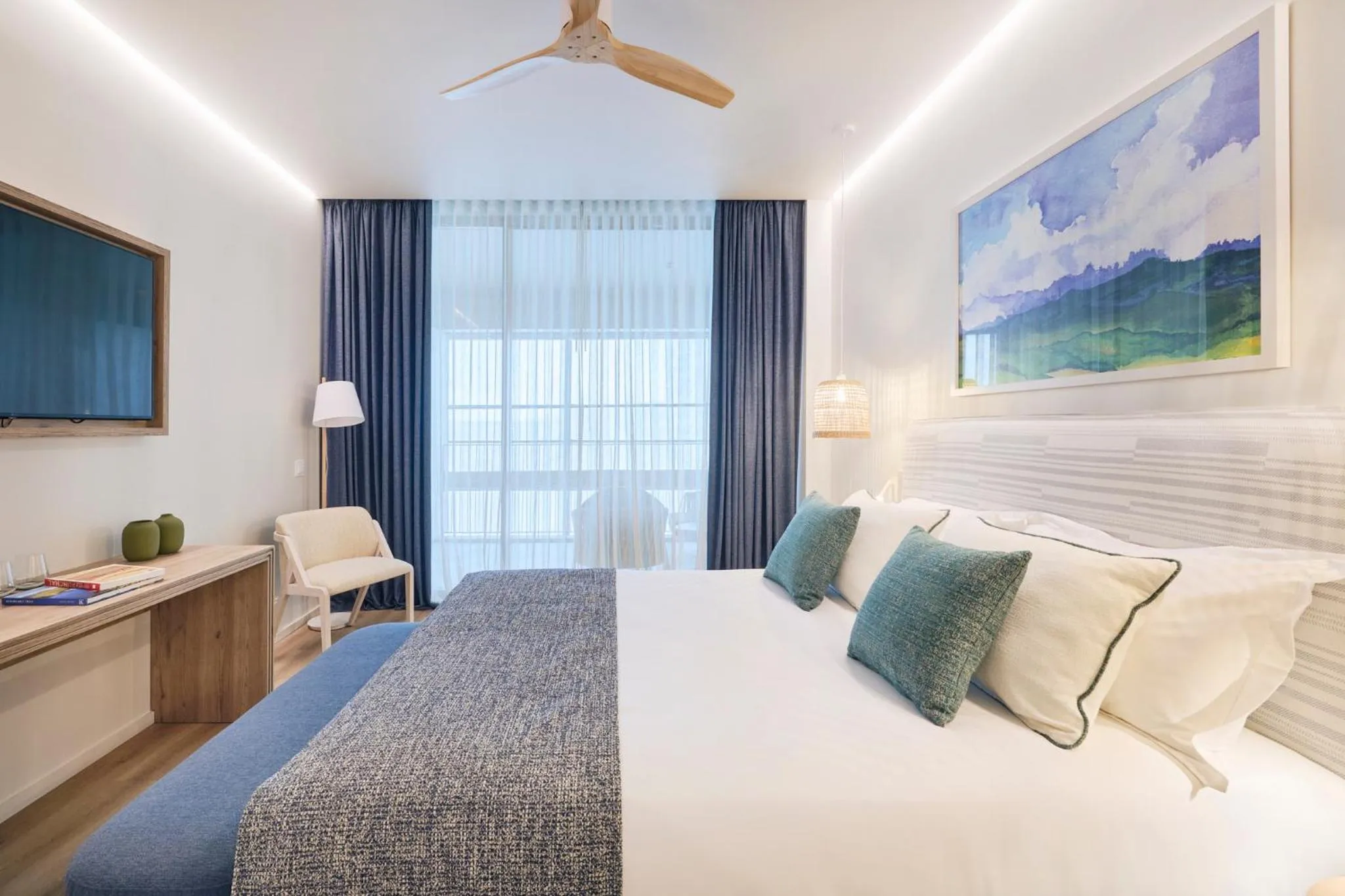 Bed in The Editory Ocean Way Funchal