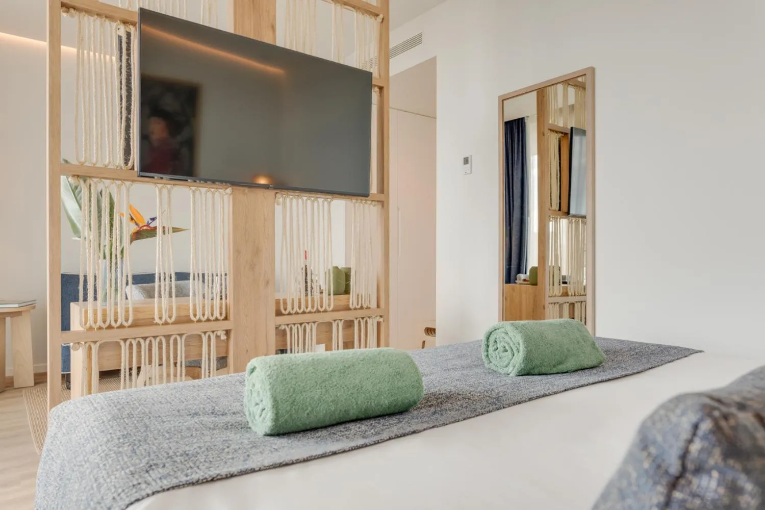 Seating area, Bed in The Editory Ocean Way Funchal