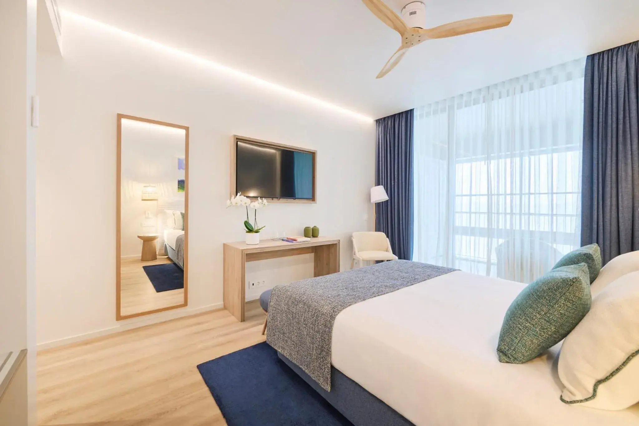 Bed in The Editory Ocean Way Funchal Bed in The Editory Ocean Way Funchal