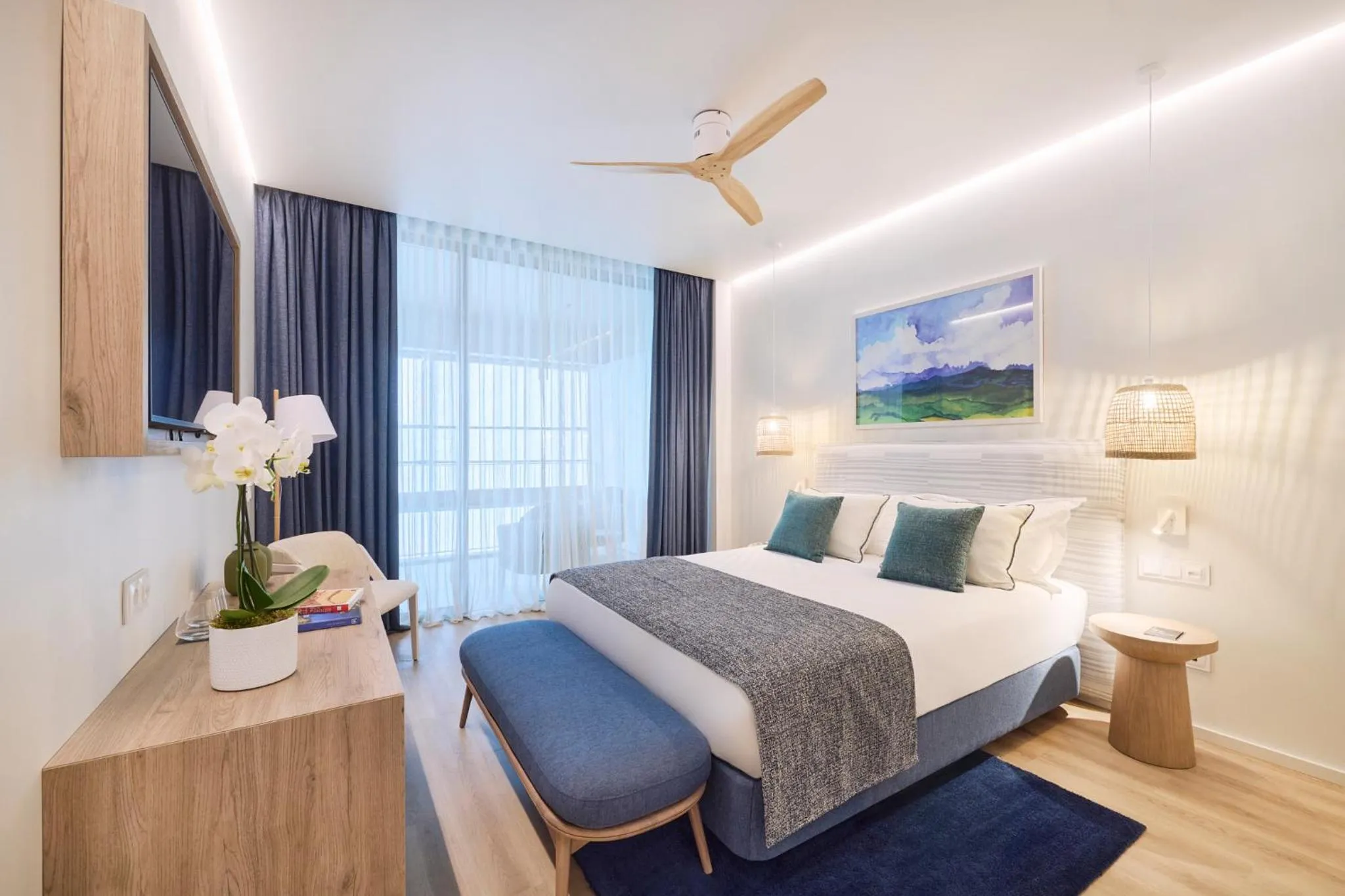 Bed in The Editory Ocean Way Funchal