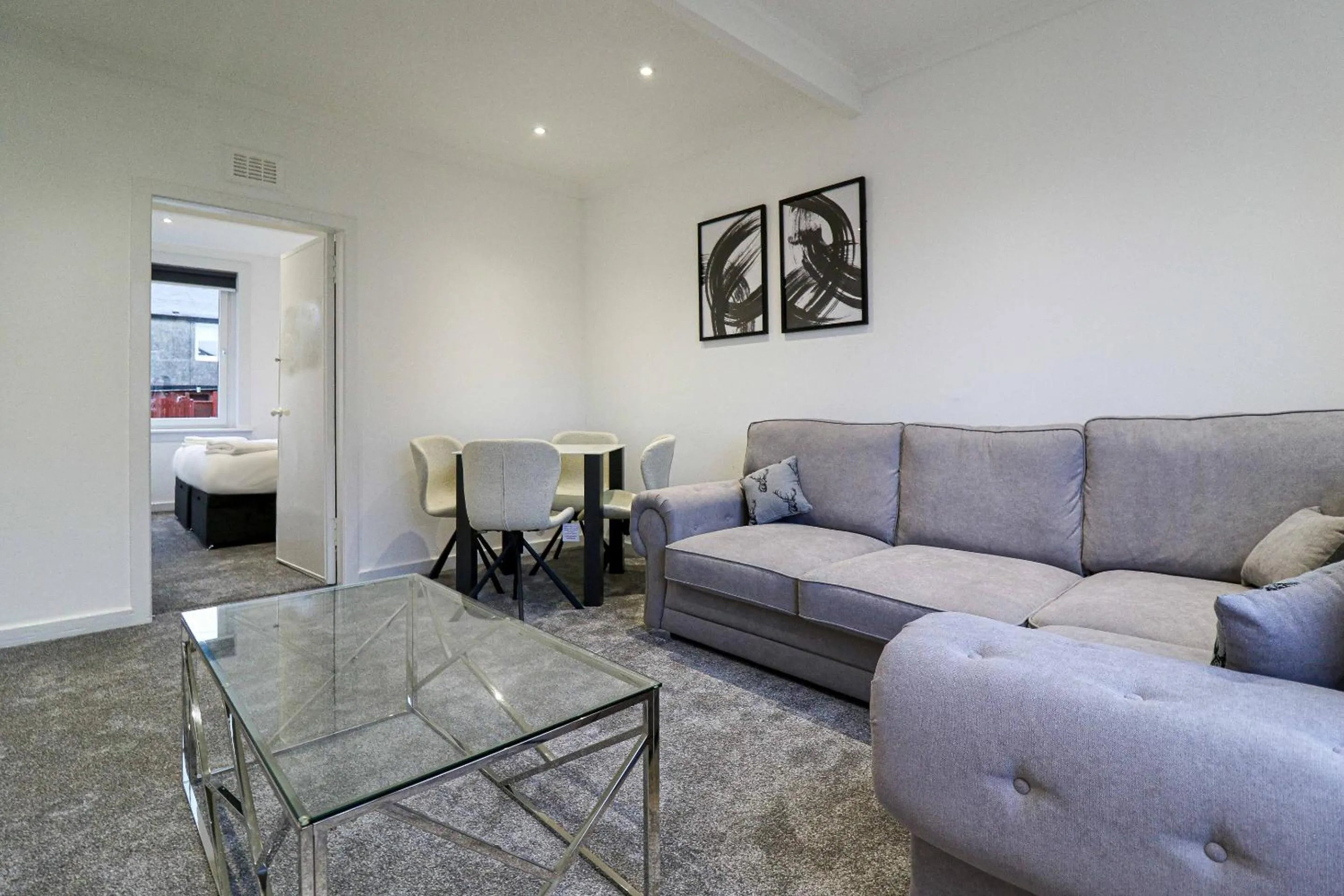 Serviced Apartment near Prestwick Airport with Private Parking - Long Stays Available