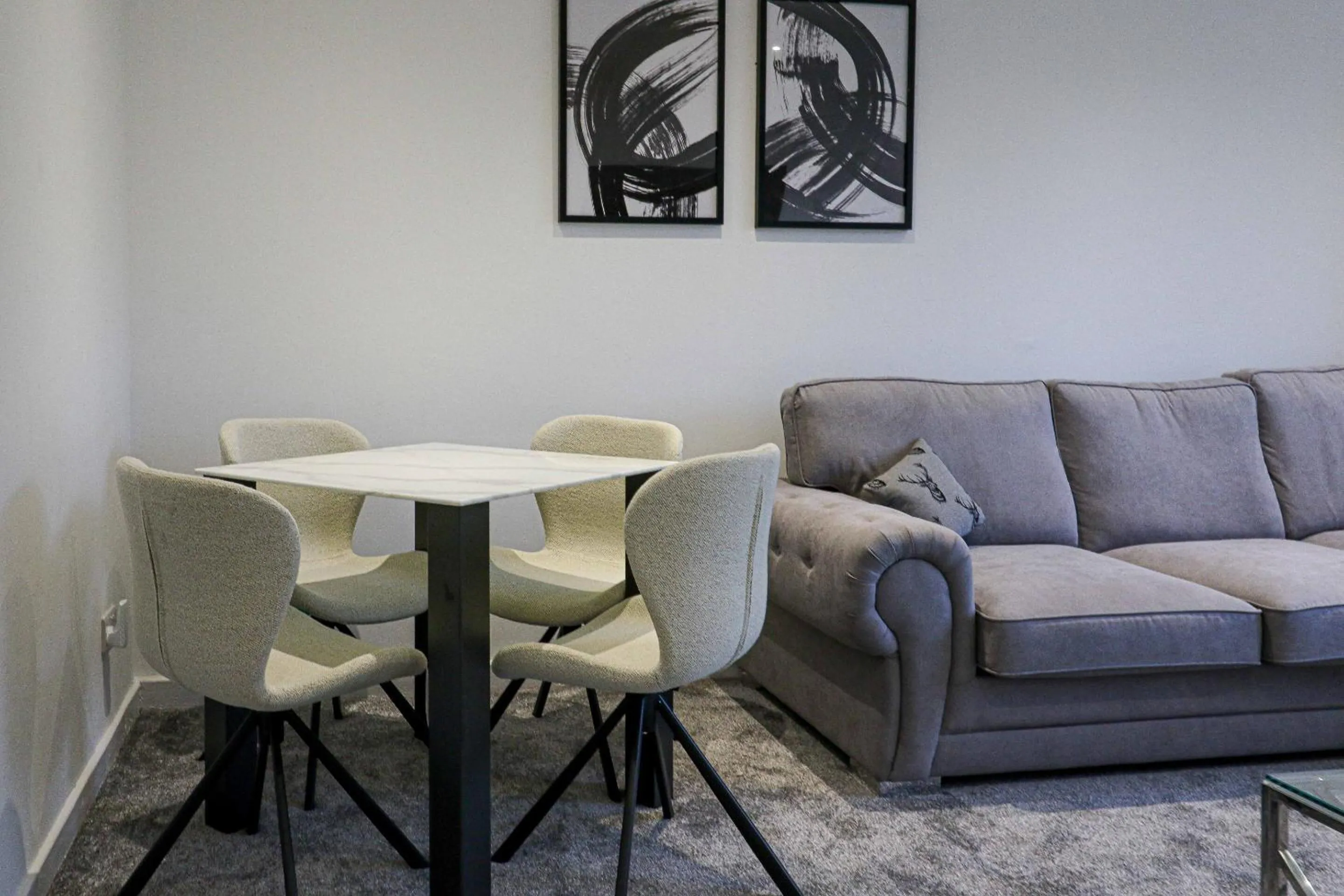 Serviced Apartment near Prestwick Airport with Private Parking - Long Stays Available
