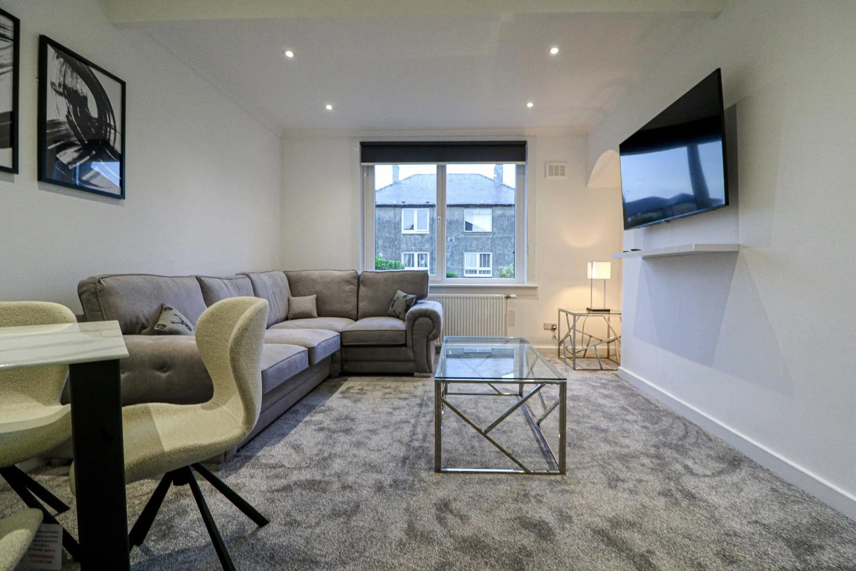 Serviced Apartment near Prestwick Airport with Private Parking - Long Stays Available