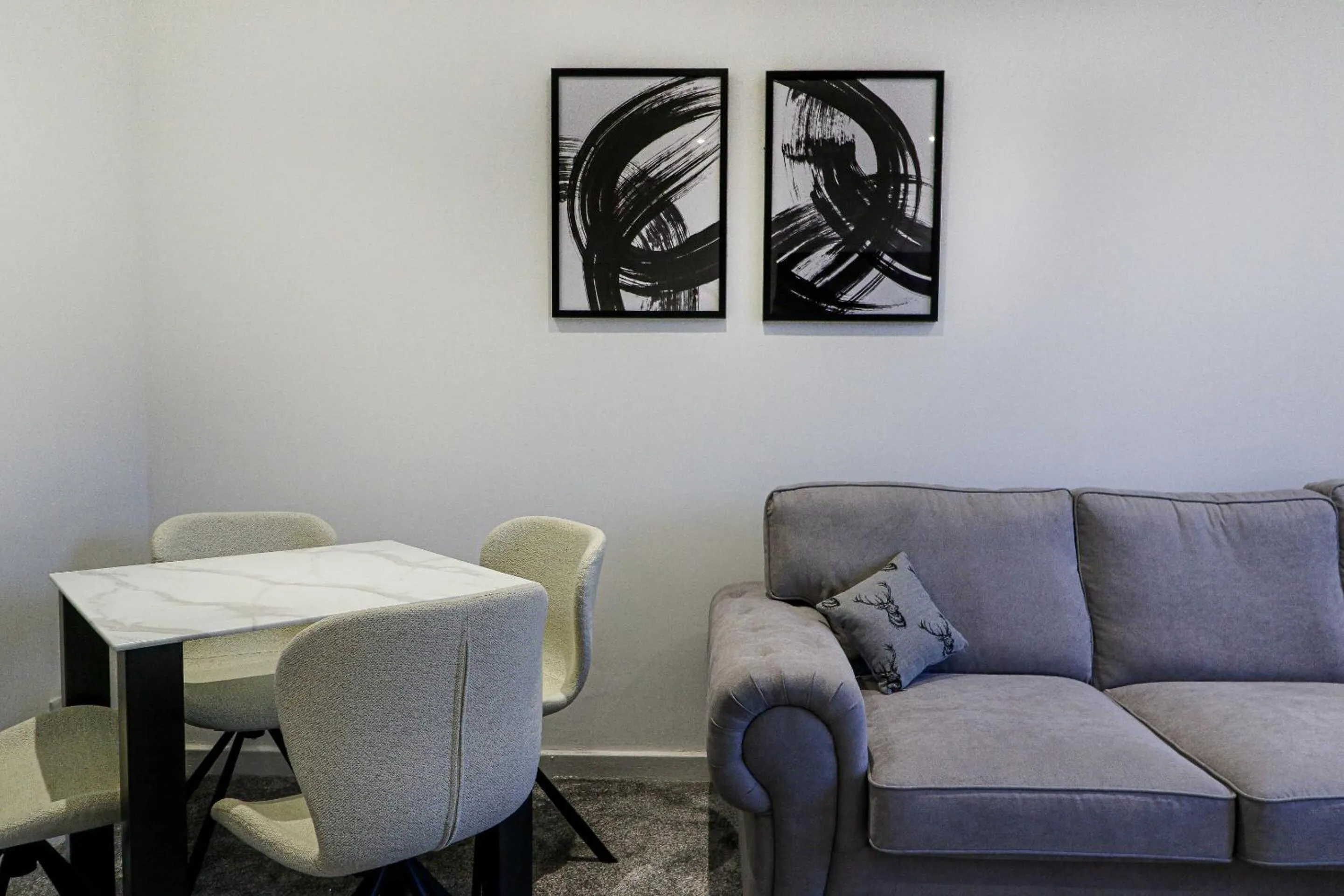 Serviced Apartment near Prestwick Airport with Private Parking - Long Stays Available