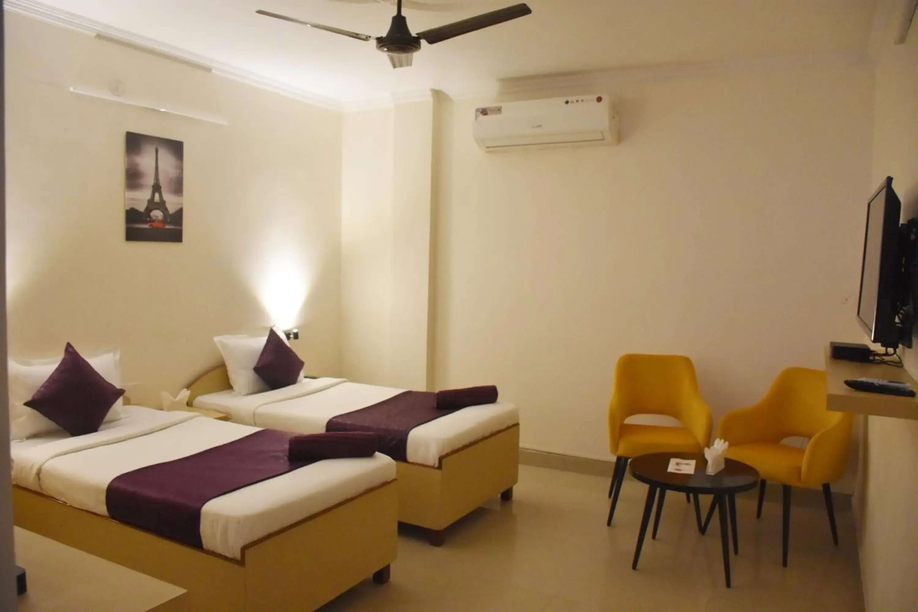 Bedroom, Bed in Date Palm Hotel Bedroom, Bed in Date Palm Hotel