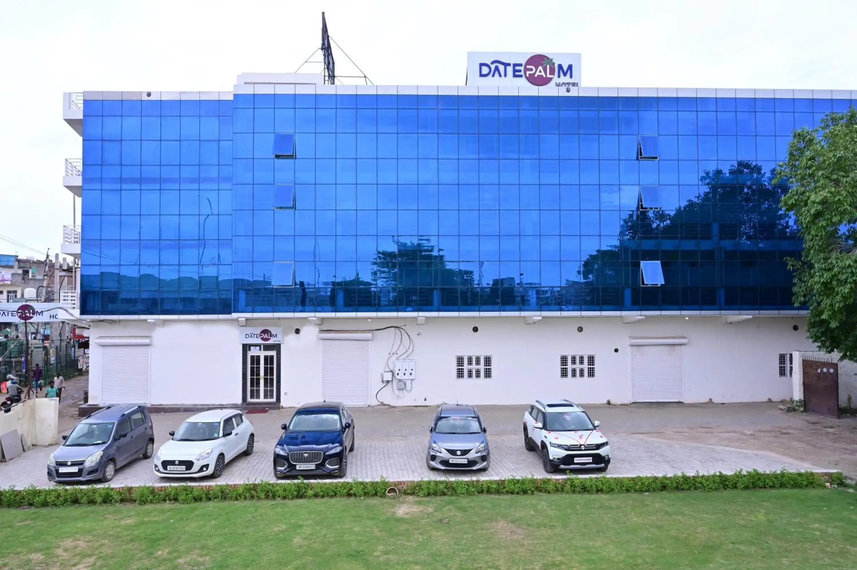 Property building in Date Palm Hotel Property building in Date Palm Hotel