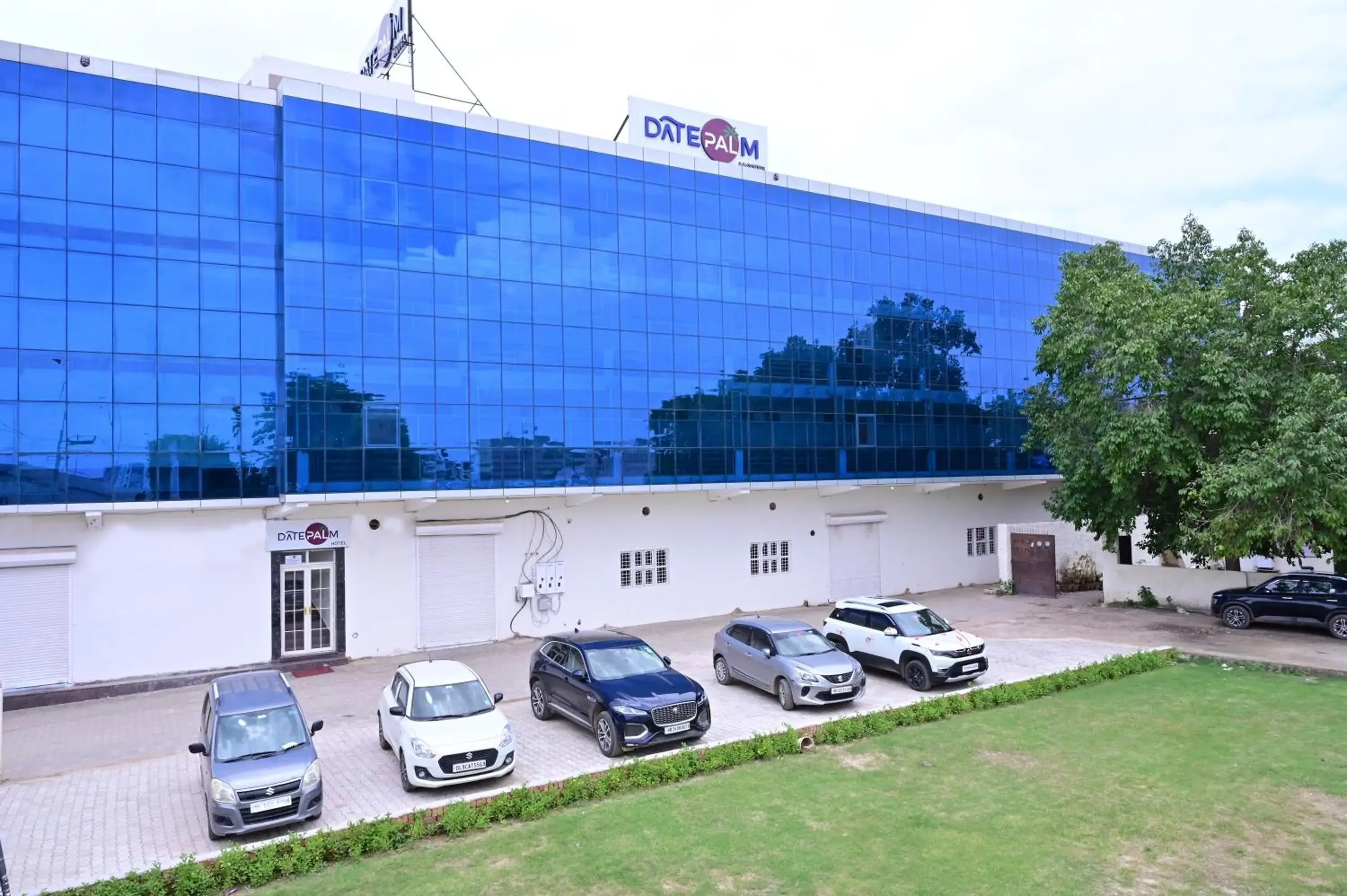 Property building in Date Palm Hotel Property building in Date Palm Hotel