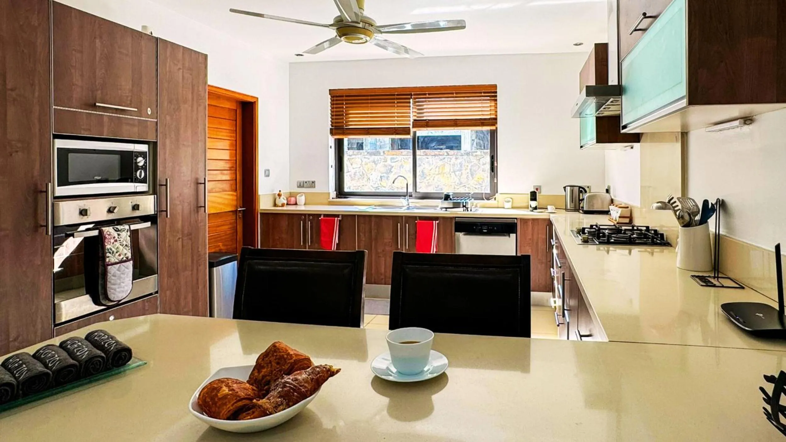 Coffee/tea facilities in Olana Beach by Horizon Holidays