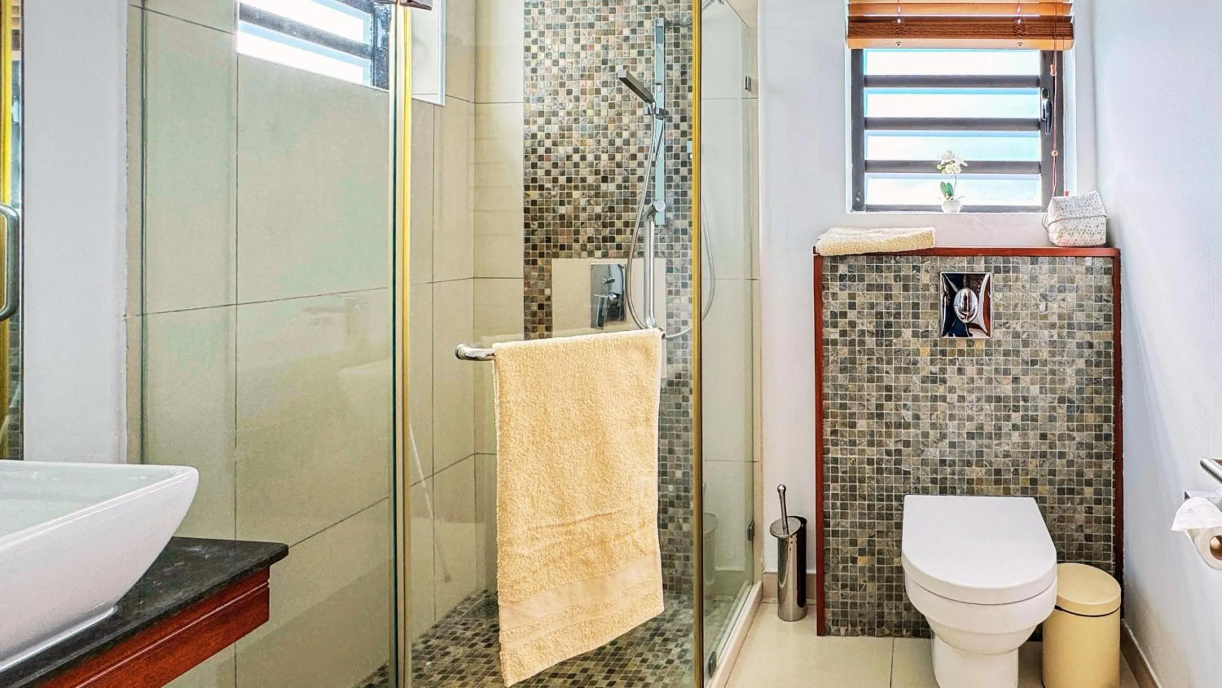 Shower in Olana Beach by Horizon Holidays