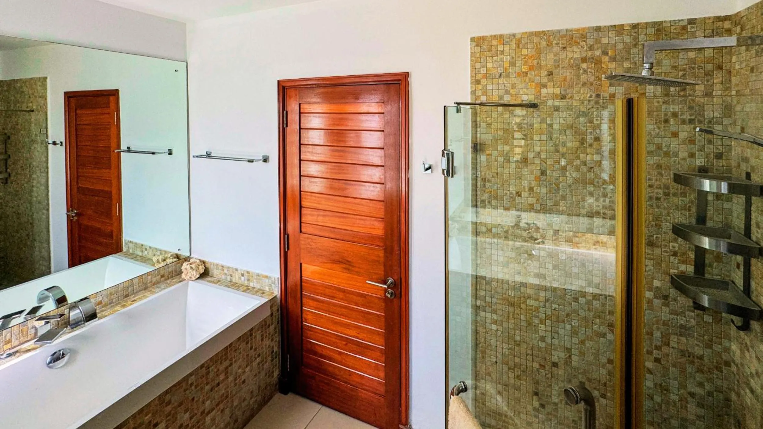 Shower in Olana Beach by Horizon Holidays