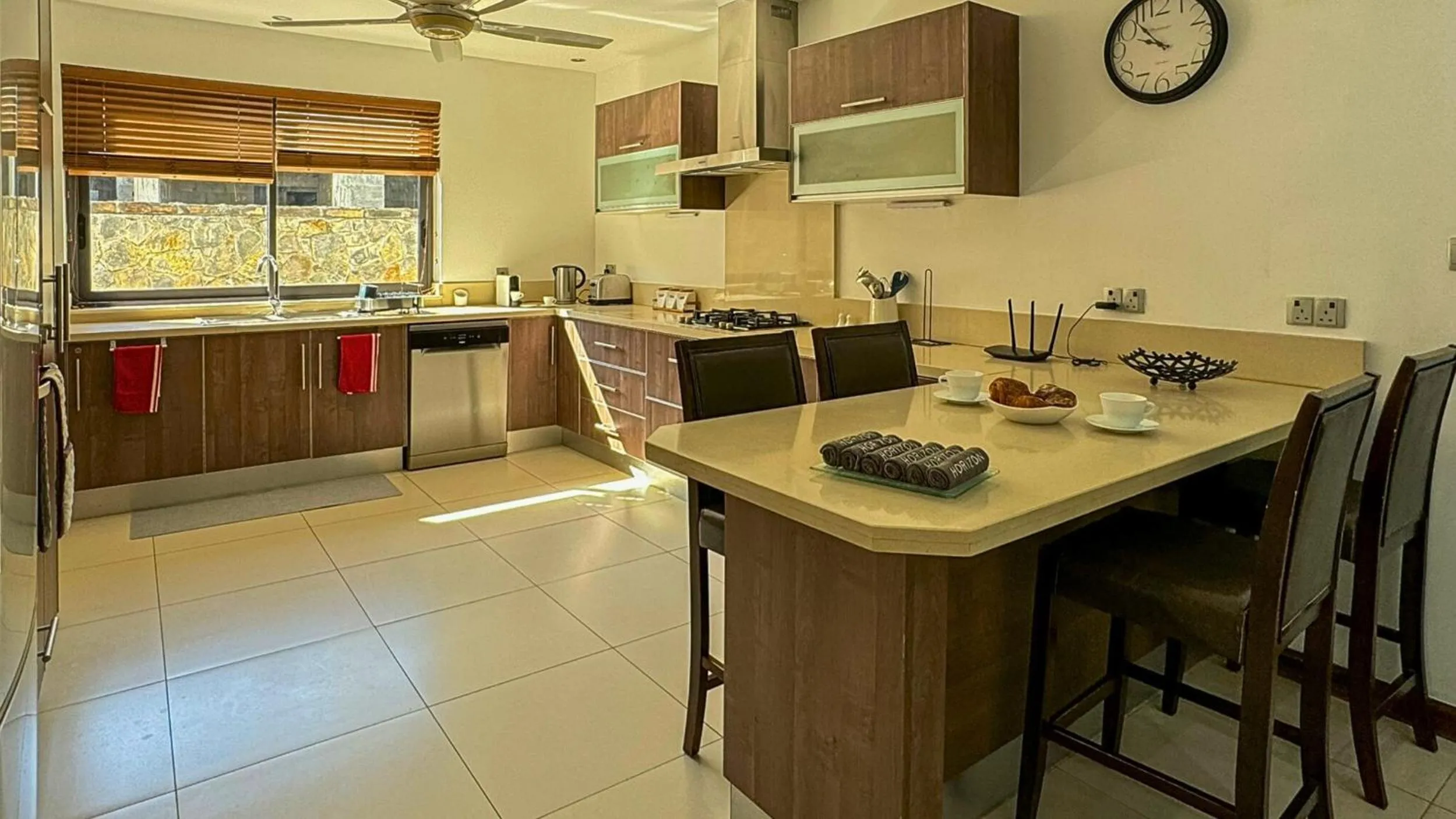 Kitchen or kitchenette in Olana Beach by Horizon Holidays