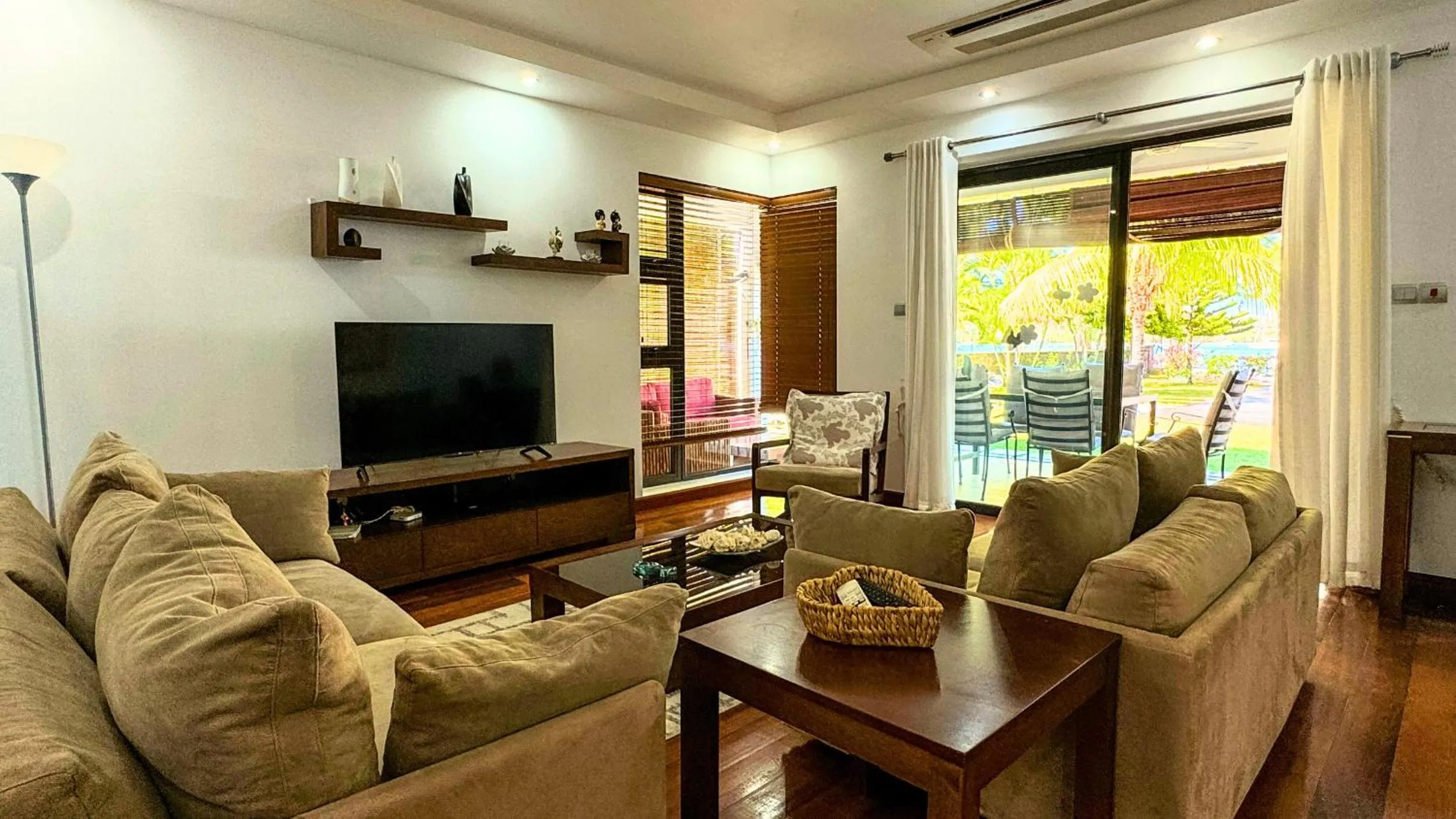 TV and multimedia in Olana Beach by Horizon Holidays