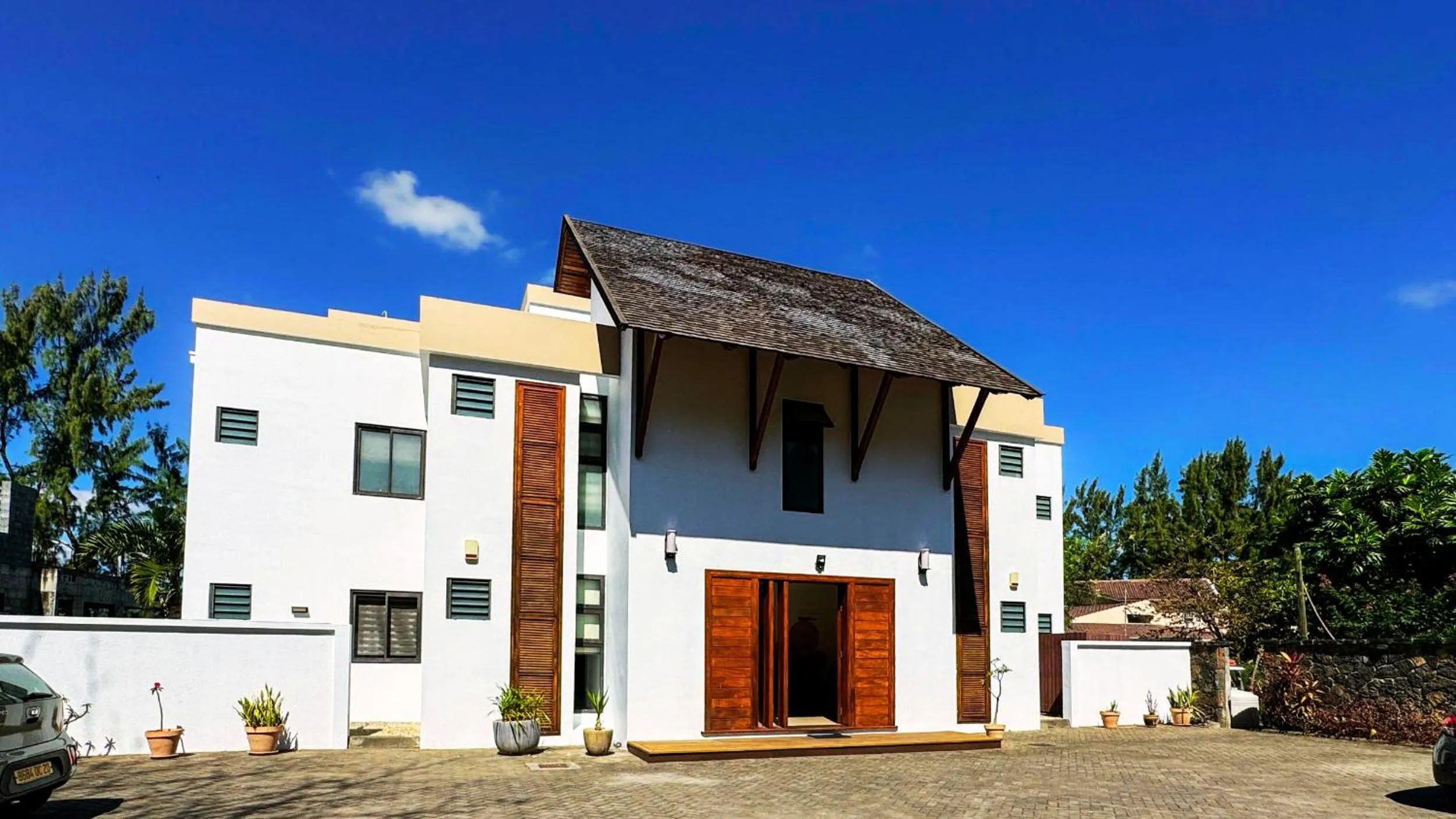 Property building in Olana Beach by Horizon Holidays