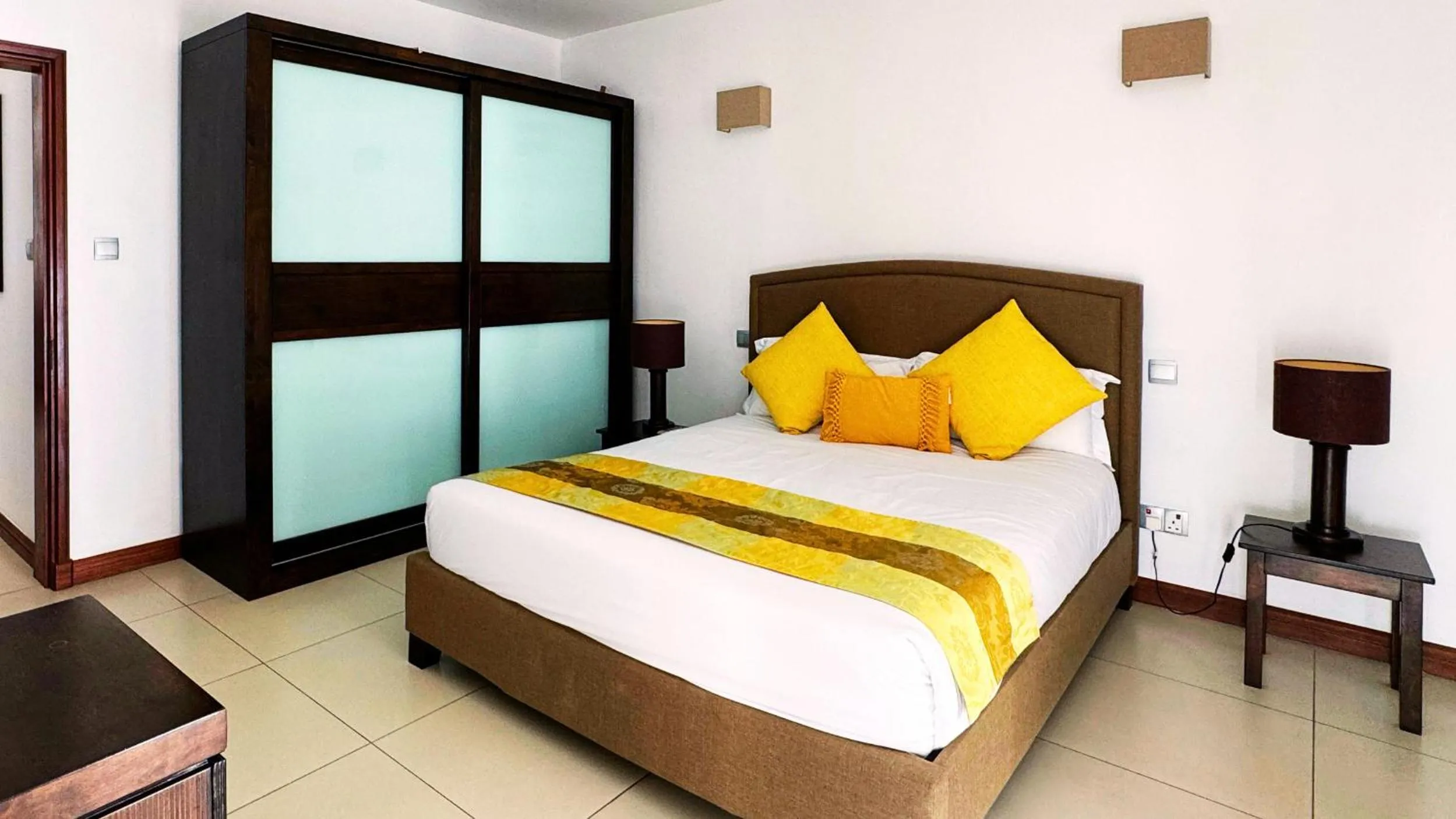 Bed in Olana Beach by Horizon Holidays