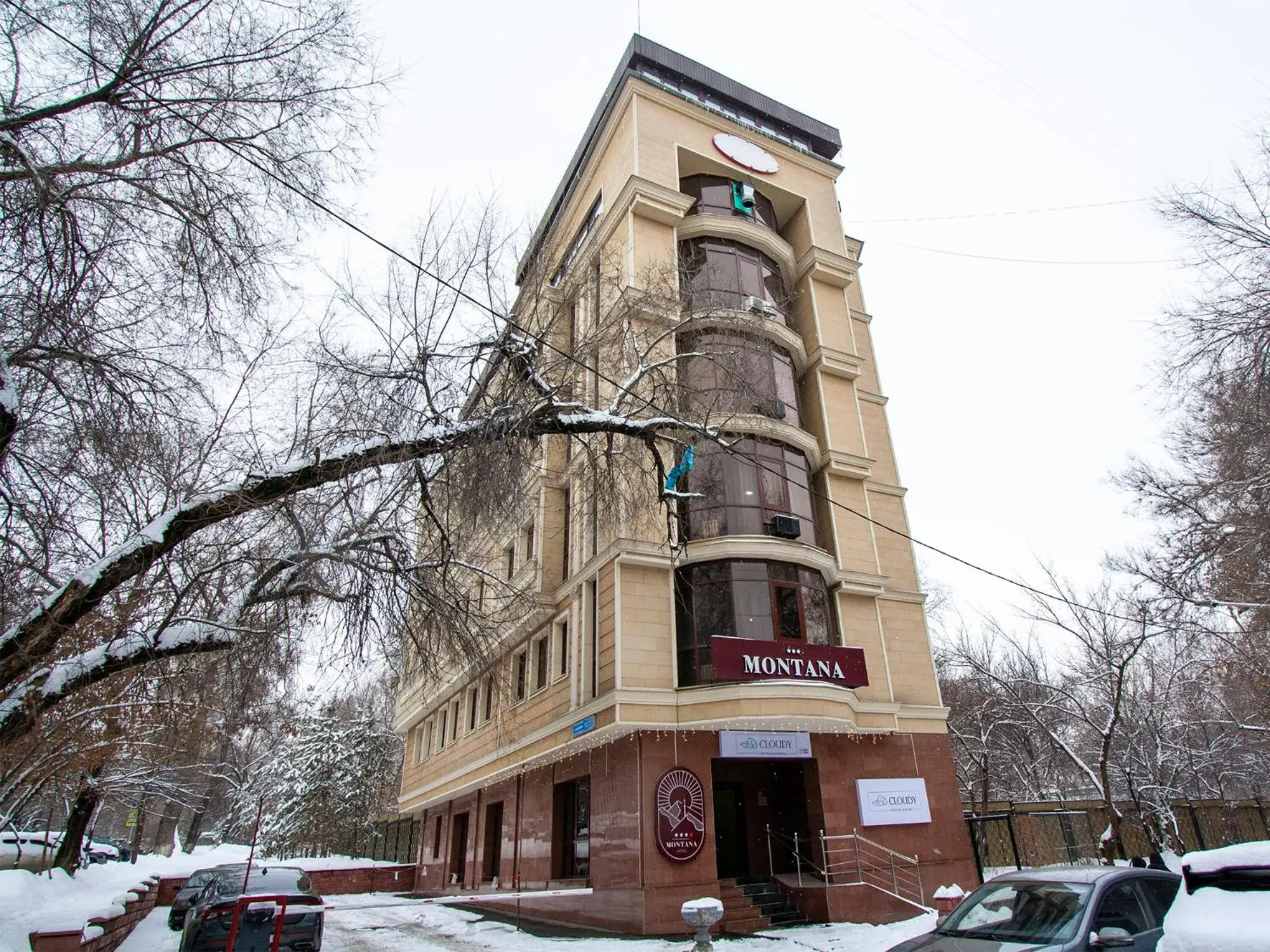 Property building in Hotel Montana Property building in Hotel Montana