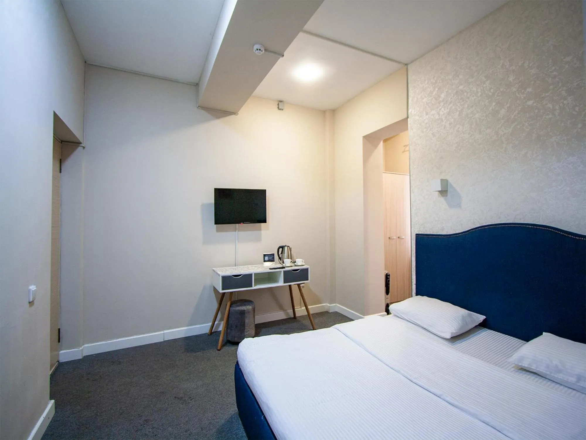 Bed in Hotel Montana