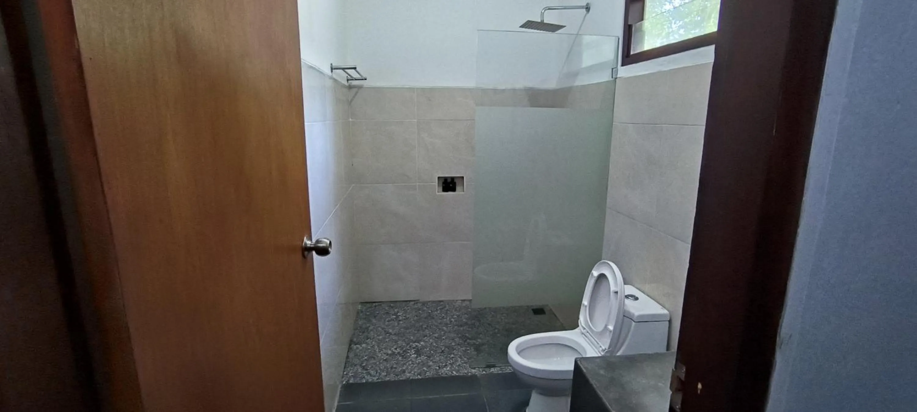 Shower in Tanggu ubud homestay
