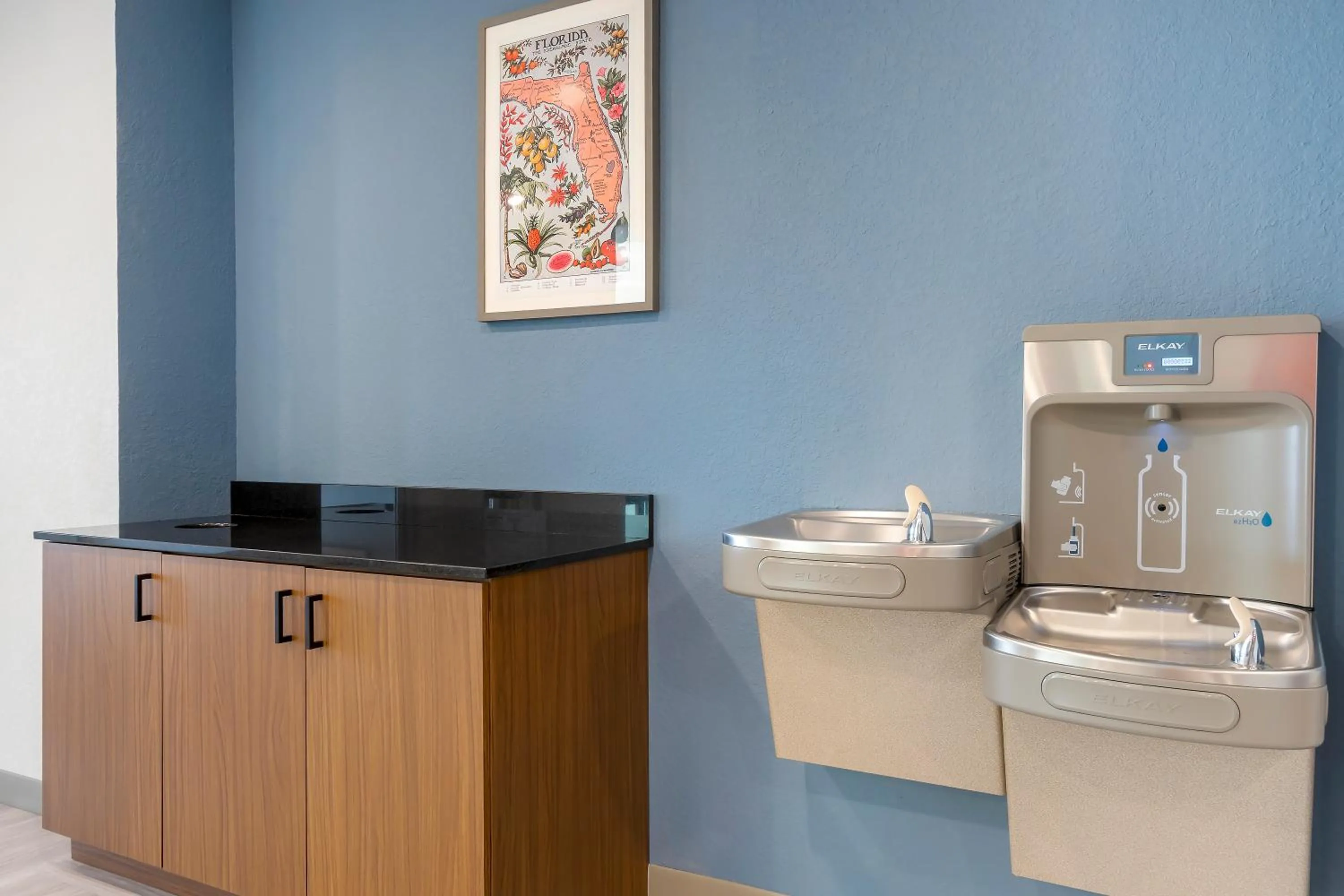 Lobby or reception in HomeTowne Studios by Red Roof Tampa - Airport