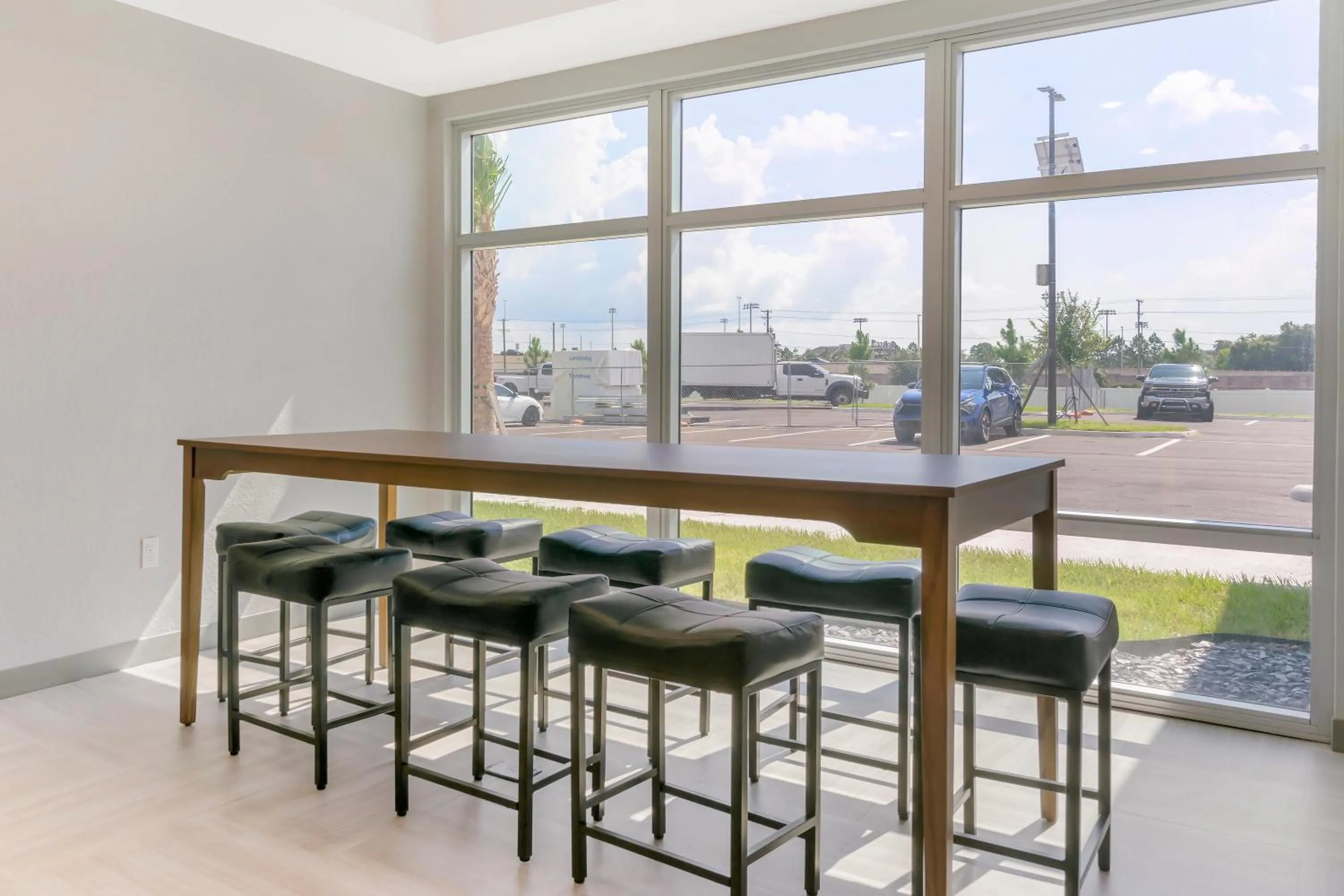 Lobby or reception in HomeTowne Studios by Red Roof Tampa - Airport