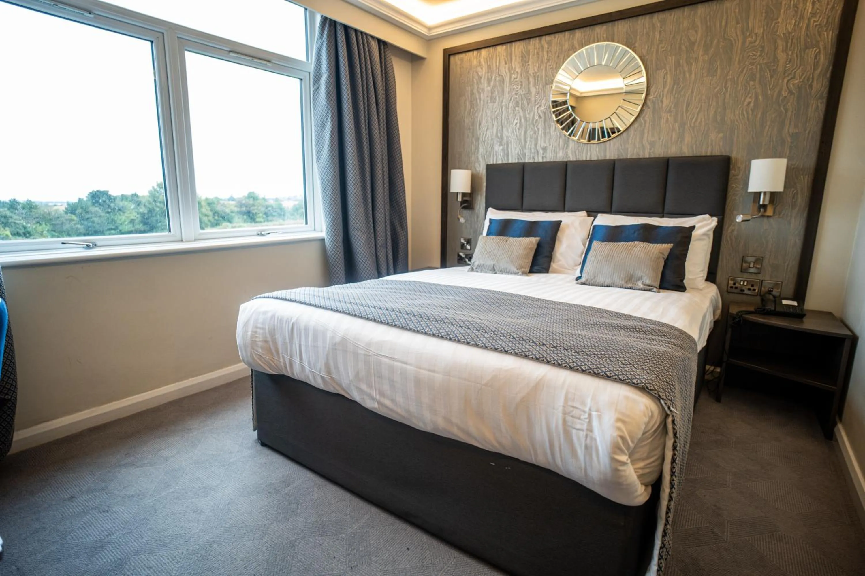 Bedroom, Bed in Park Hall Hotel and Spa Wolverhampton