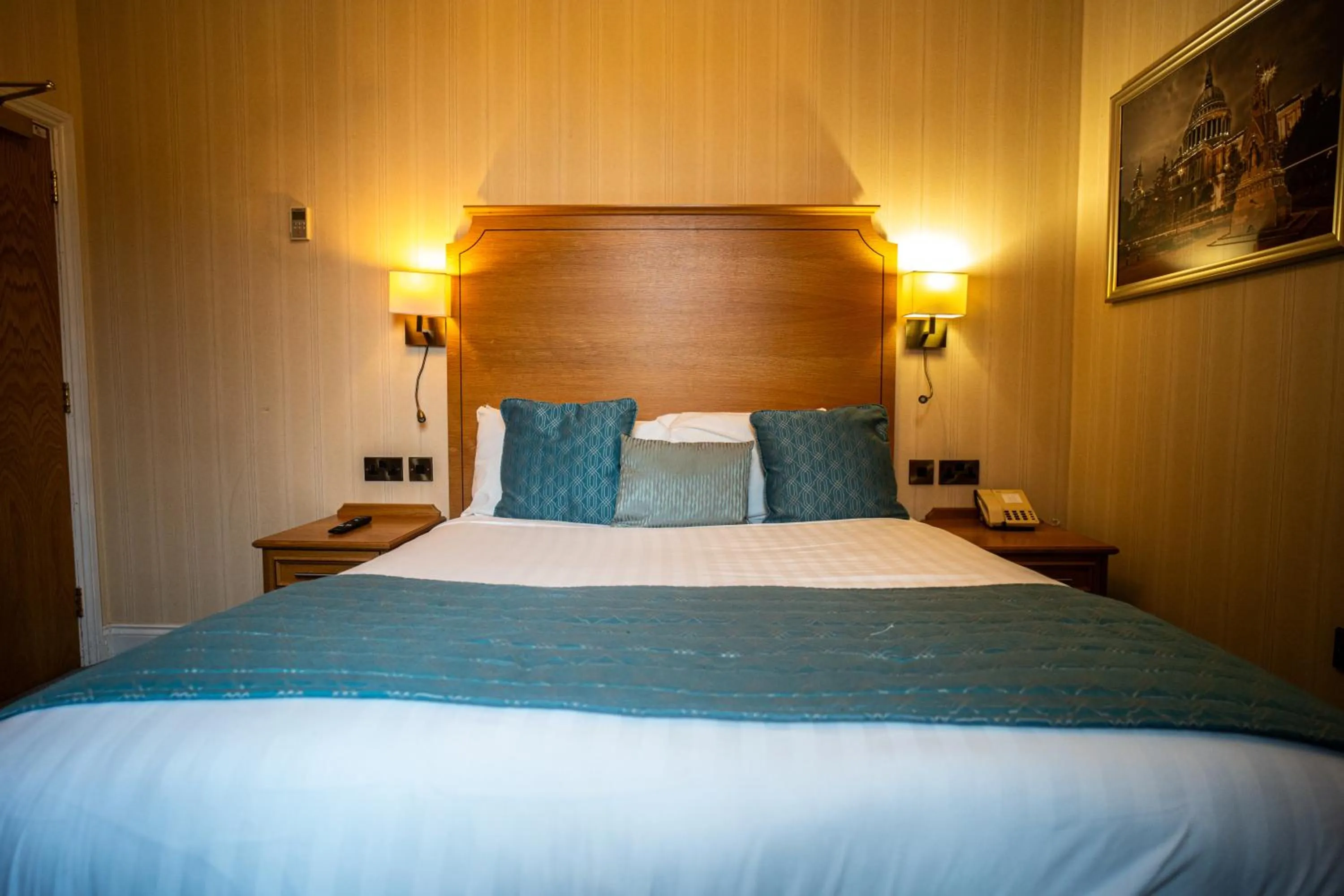 Bedroom, Bed in Park Hall Hotel and Spa Wolverhampton