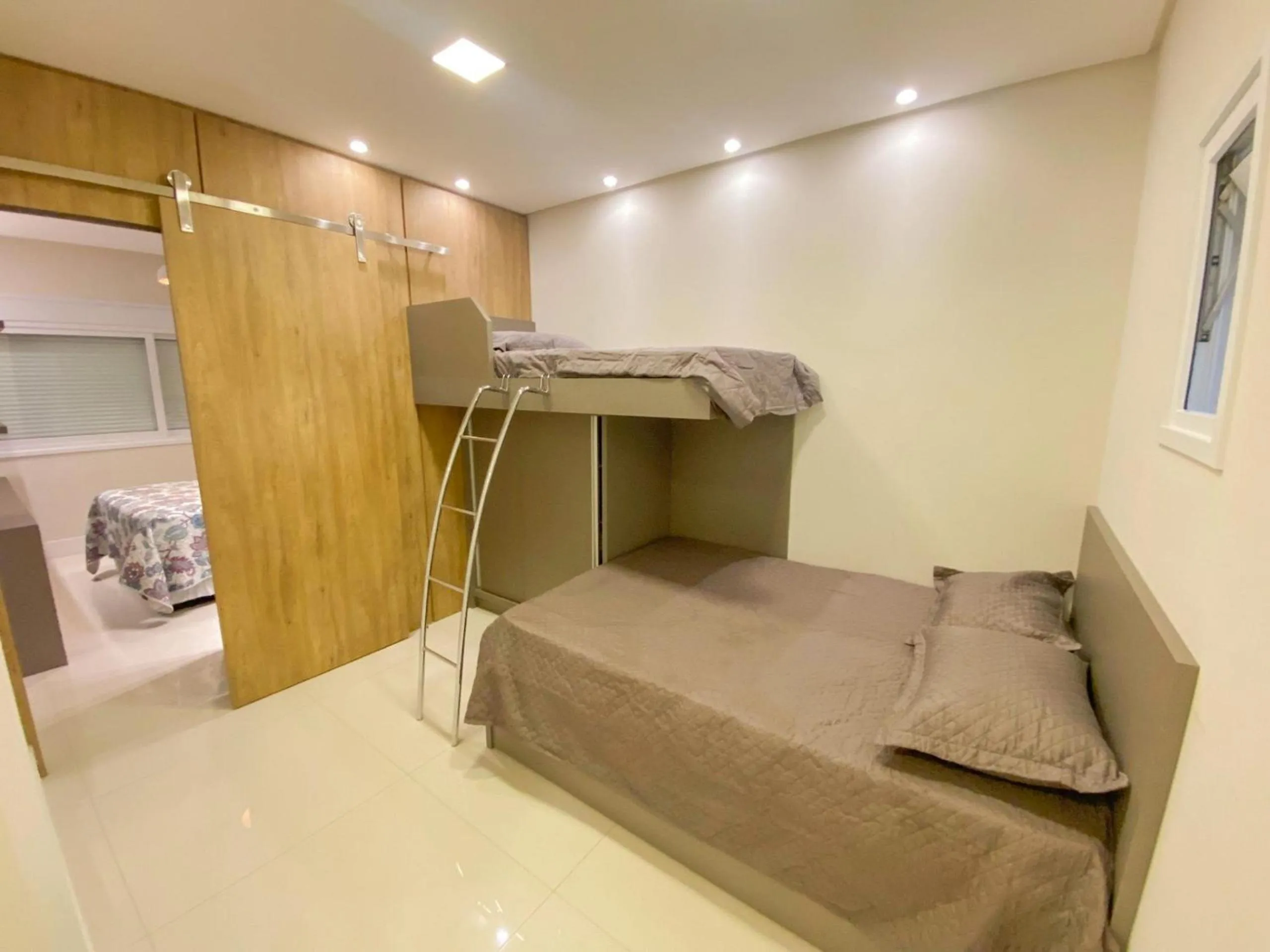 Bed in Jurere Perfeição em cada Detalhe com Linda Piscina