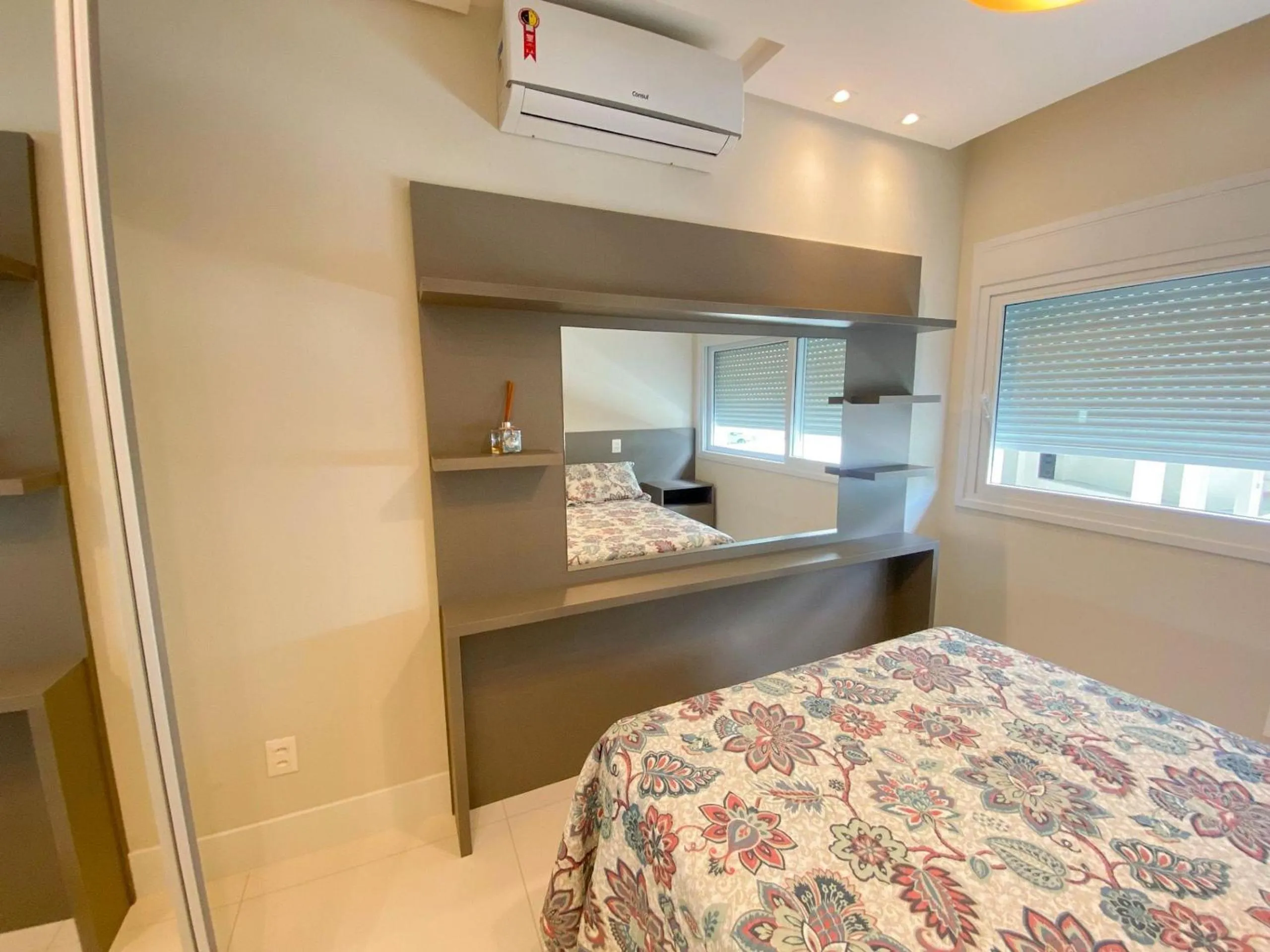 Bed in Jurere Perfeição em cada Detalhe com Linda Piscina