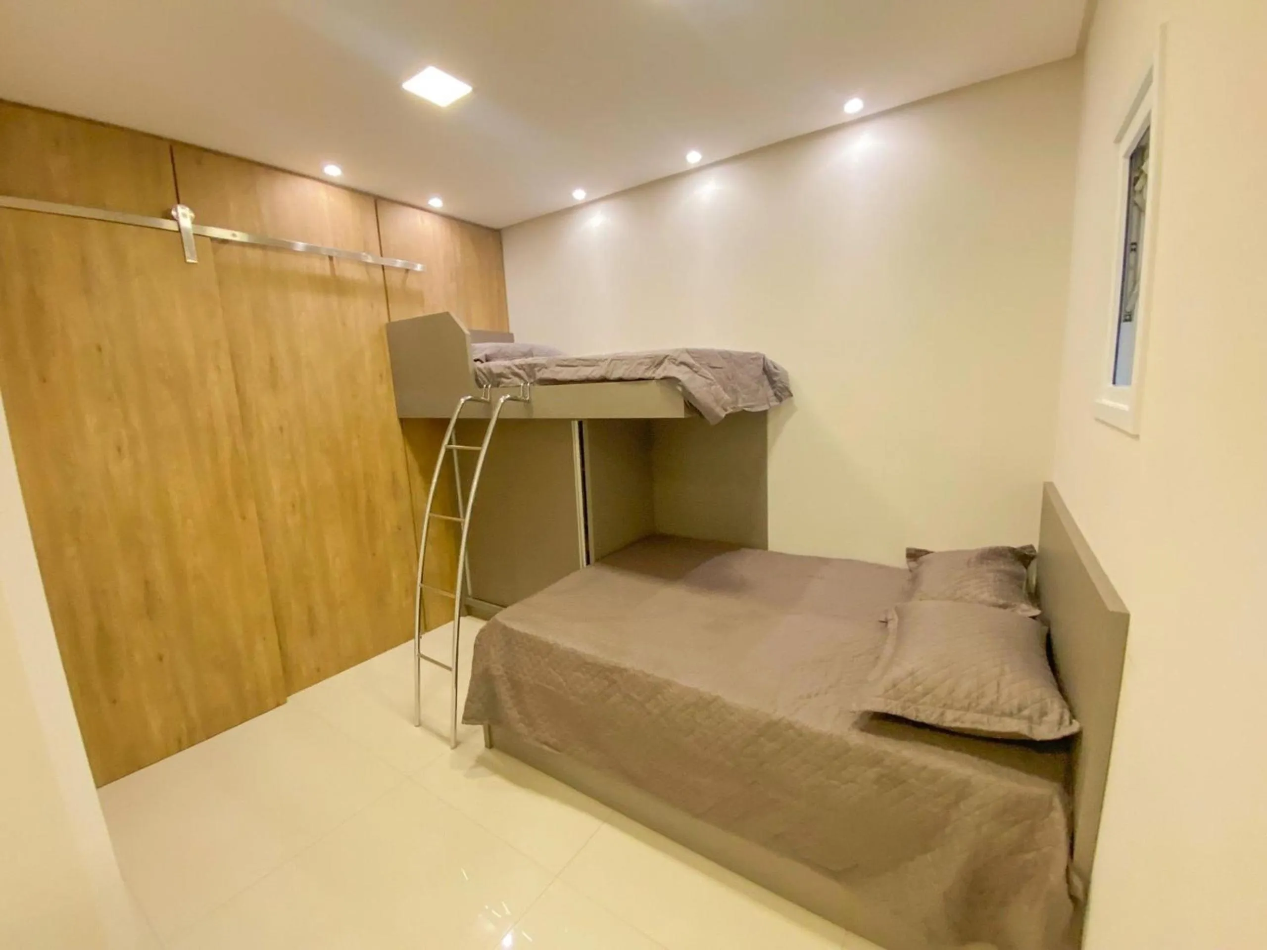 Bed in Jurere Perfeição em cada Detalhe com Linda Piscina