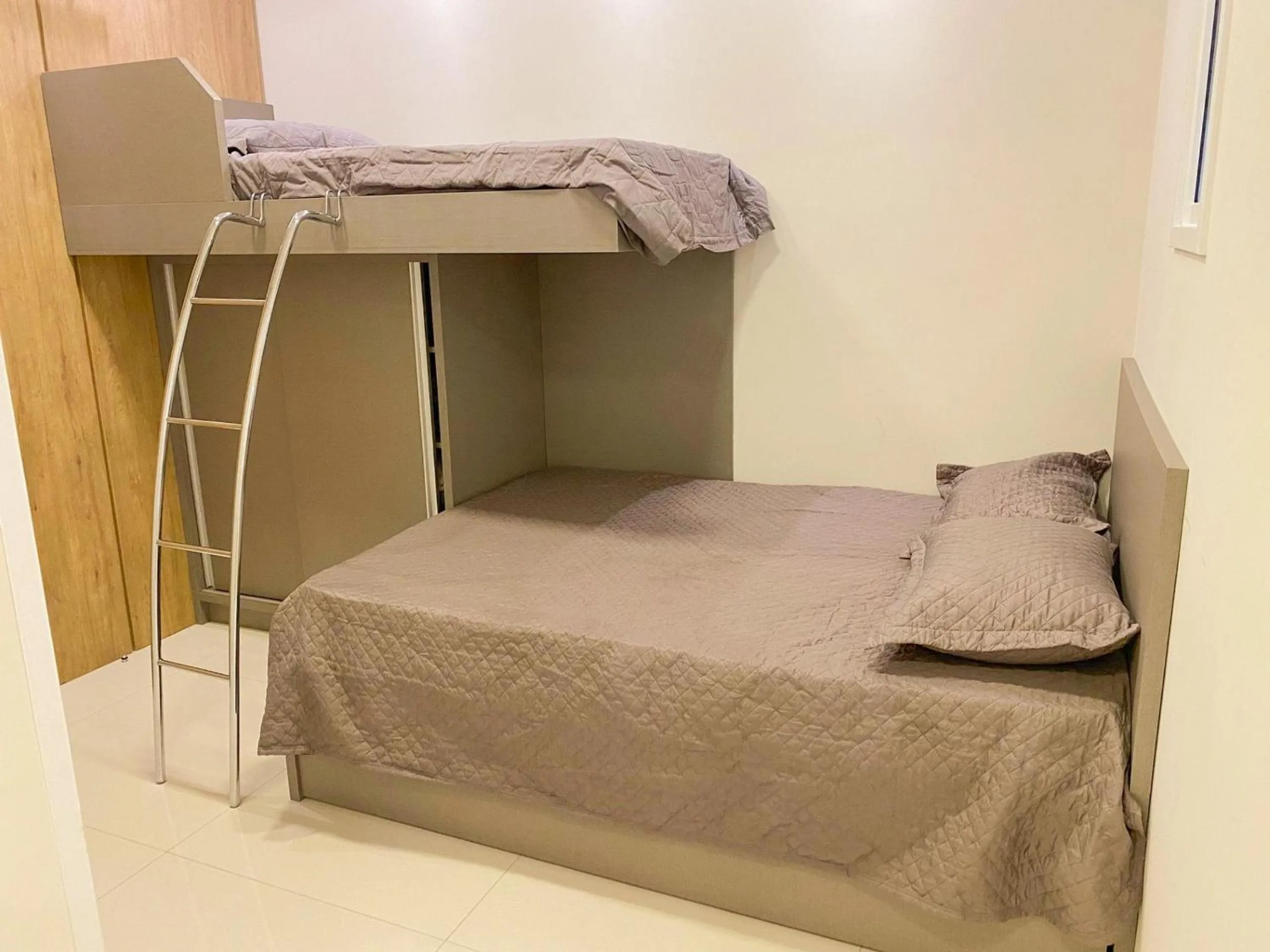 Bed in Jurere Perfeição em cada Detalhe com Linda Piscina