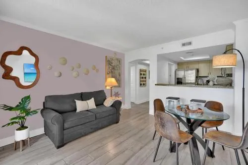 Serene Cozy Retreat with Balcony Free Parking