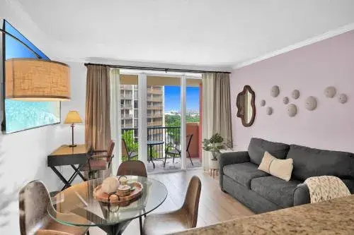 Serene Cozy Retreat with Balcony Free Parking Serene Cozy Retreat with Balcony Free Parking