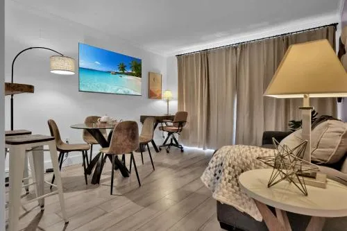 Serene Cozy Retreat with Balcony Free Parking