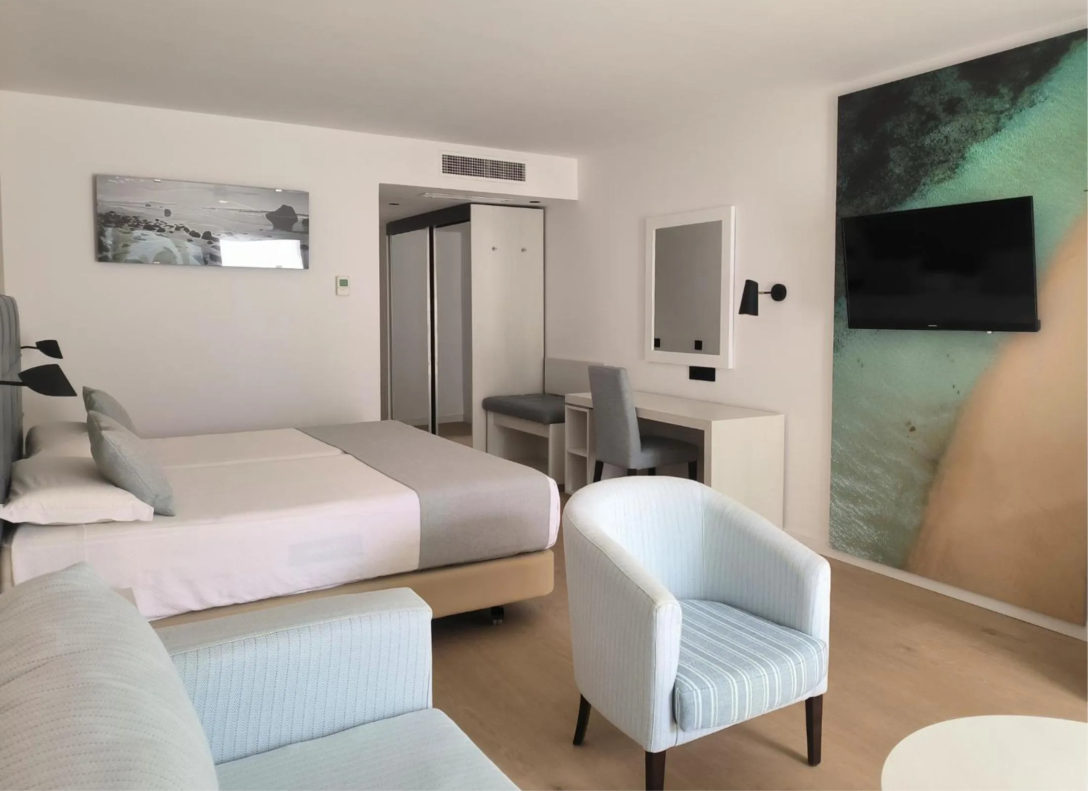 Text overlay, Bed in Hotel Las Costas