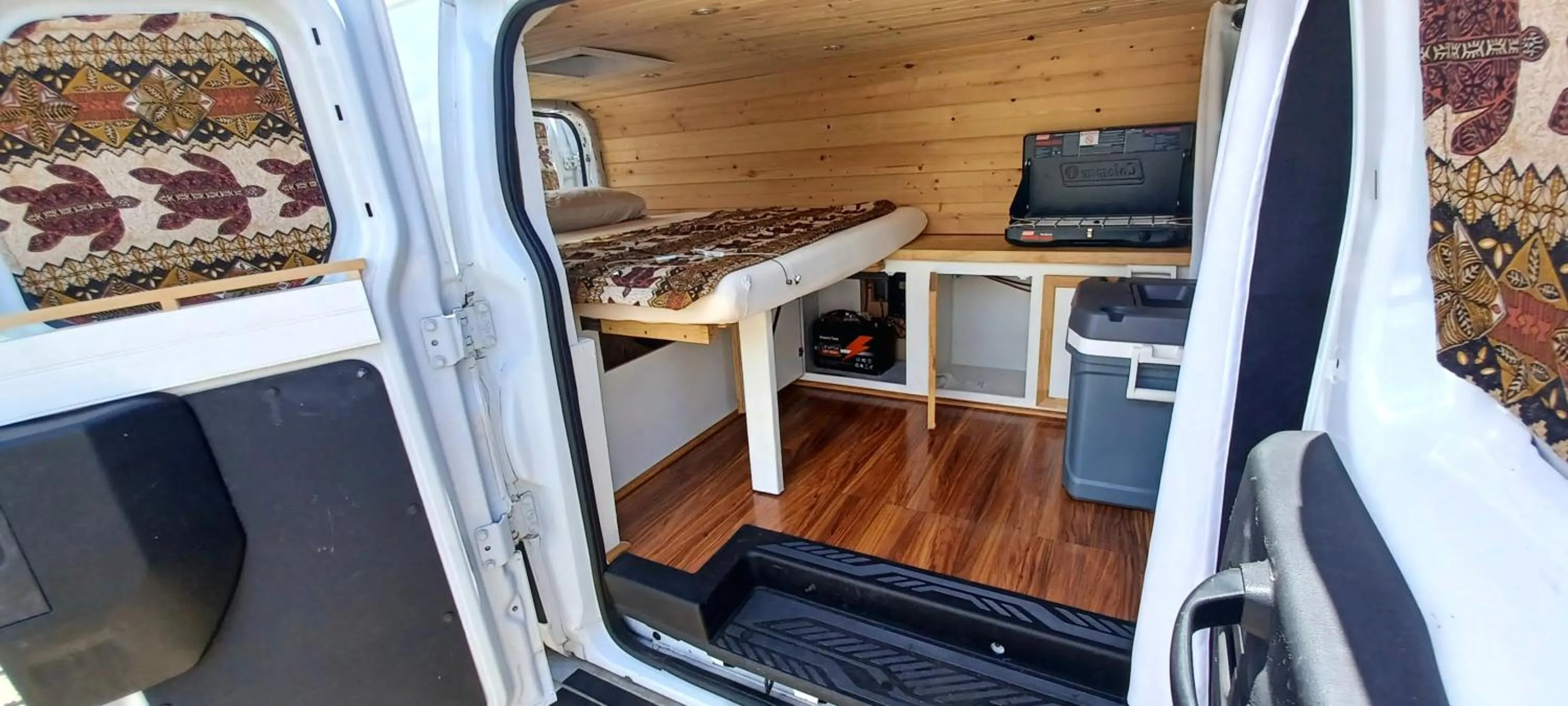 CampCar Maui Jeeps SUVs Hybrid Camper van Rentals with equipment and Travel Advice