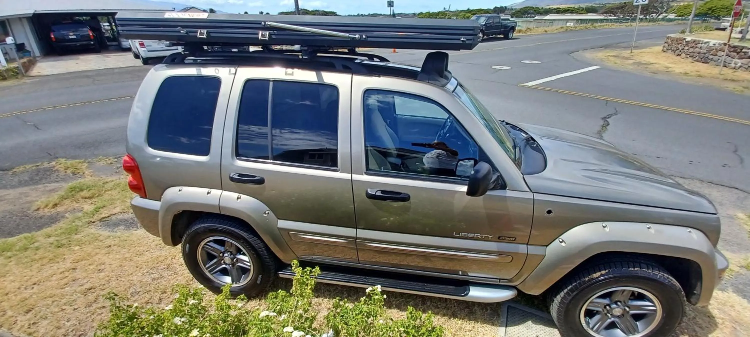 CampCar Maui Jeeps SUVs Hybrid Camper van Rentals with equipment and Travel Advice