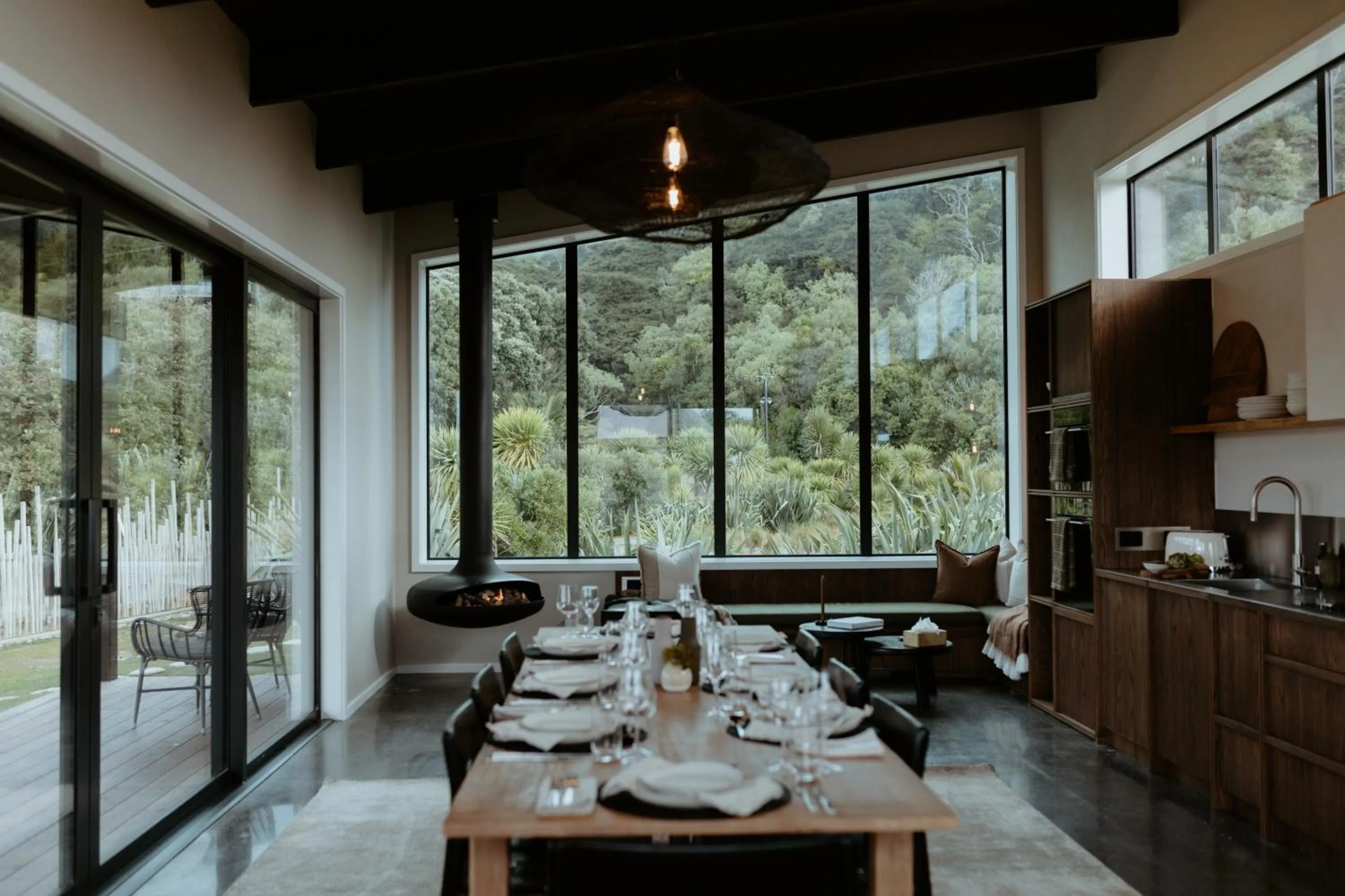 Restaurant/places to eat in Te Whaanga Retreat & Spa