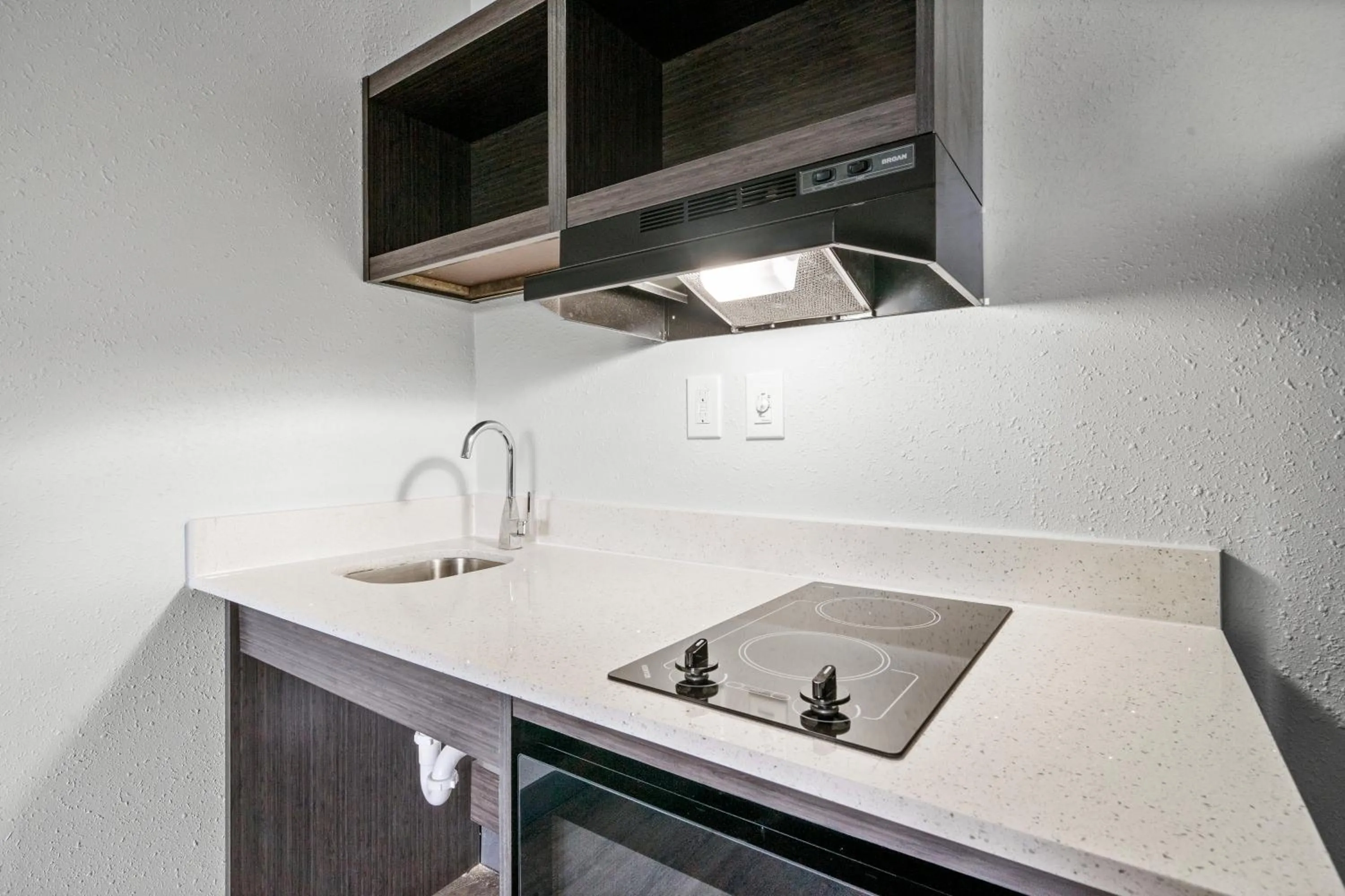 Kitchen or kitchenette in Southern Suites Columbus