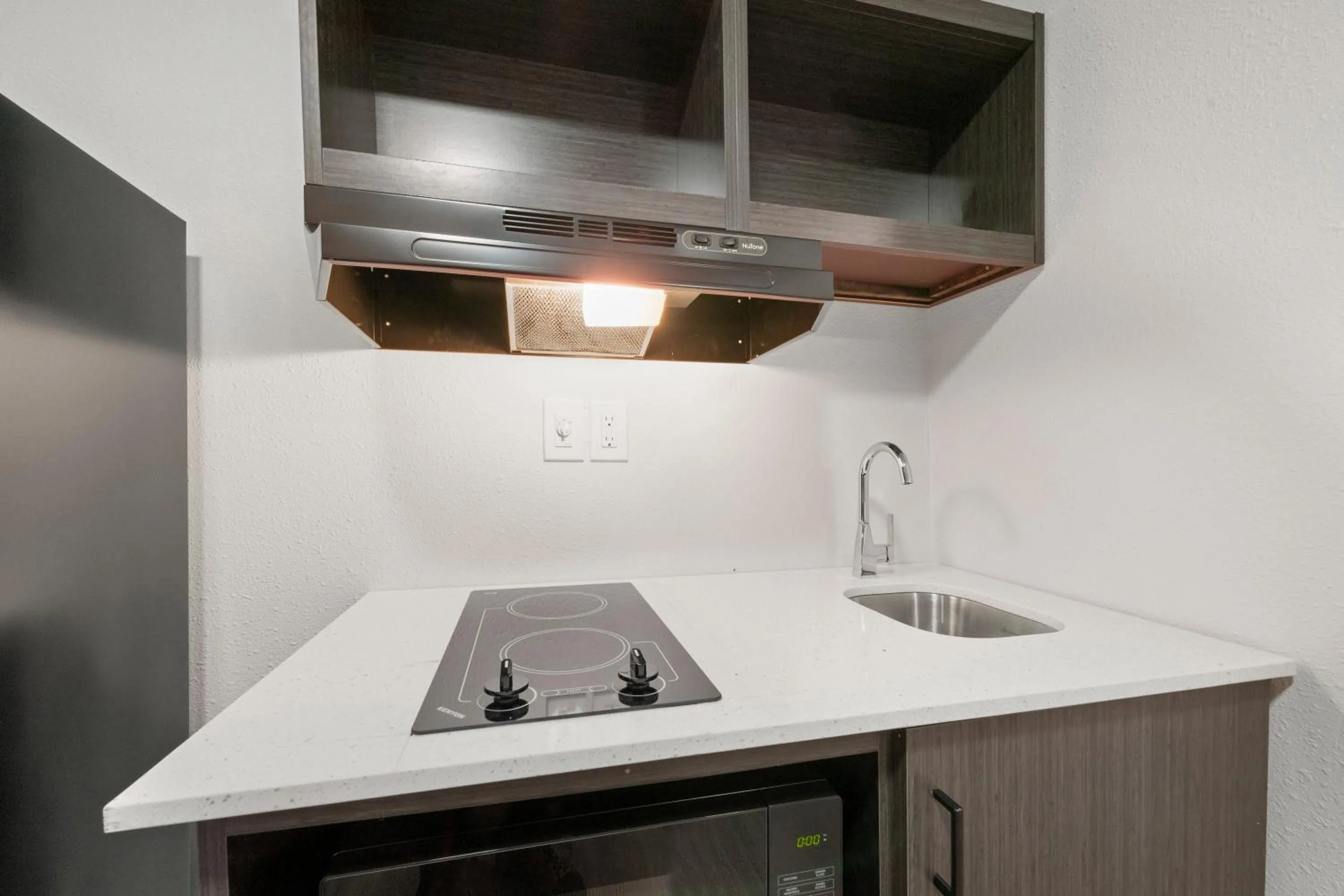 Kitchen or kitchenette in Southern Suites Columbus
