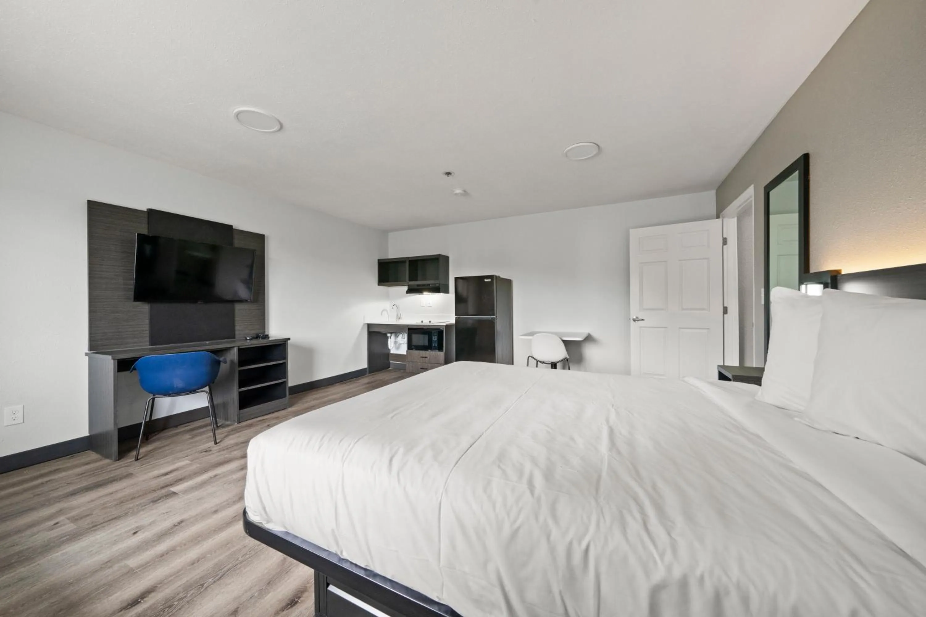 TV and multimedia, Bed in Southern Suites Columbus