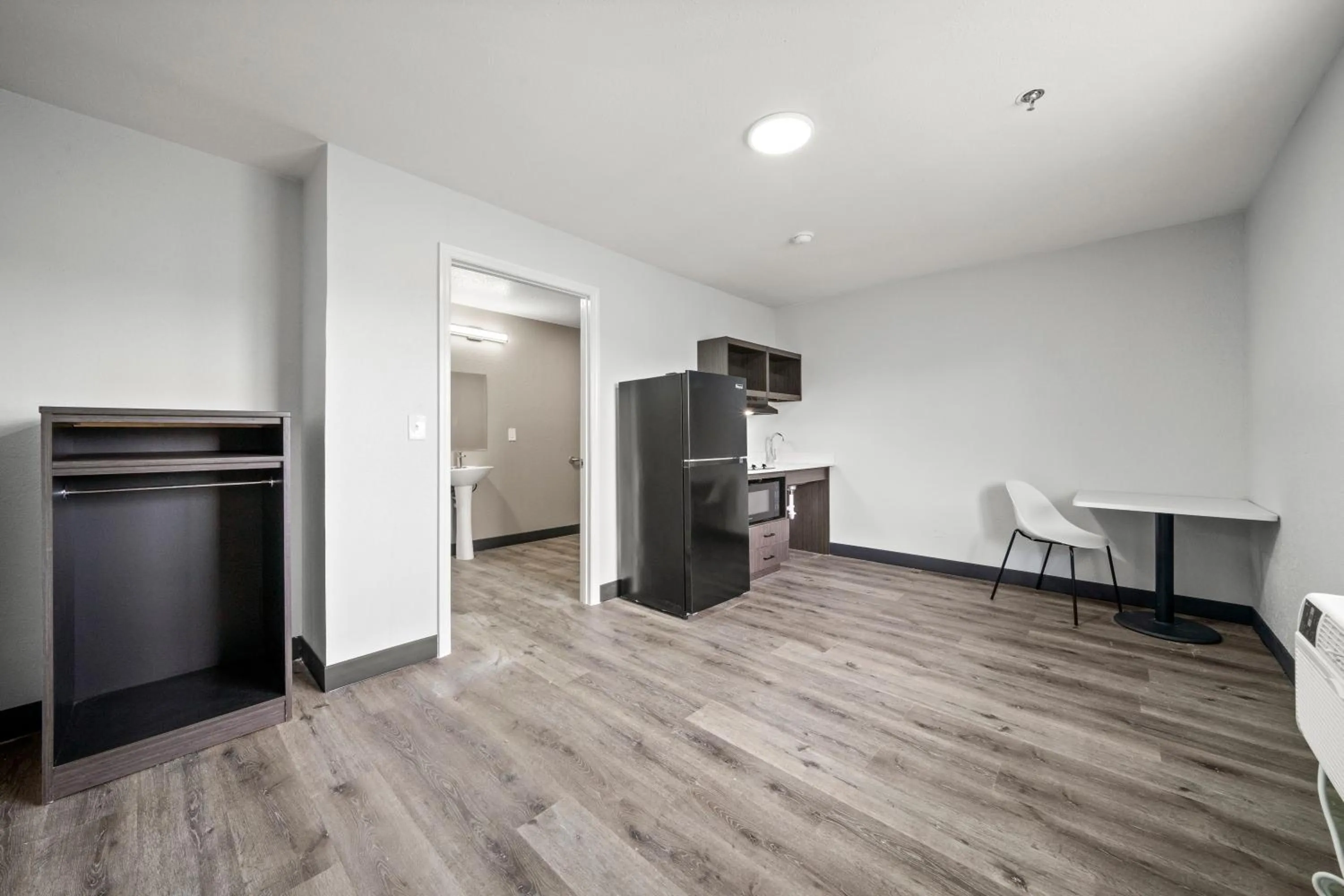 Kitchen or kitchenette in Southern Suites Columbus