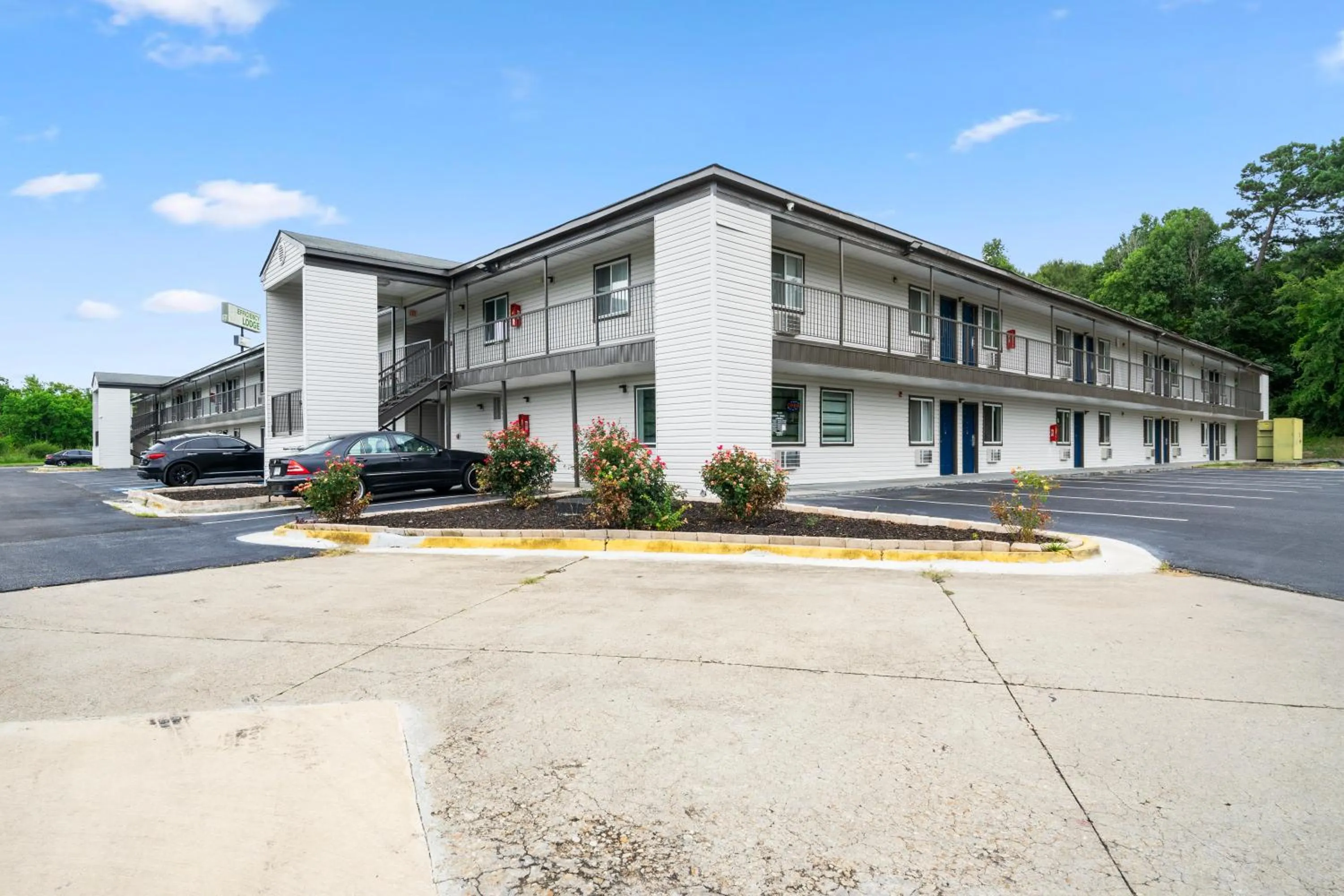 Property building in Southern Suites Columbus