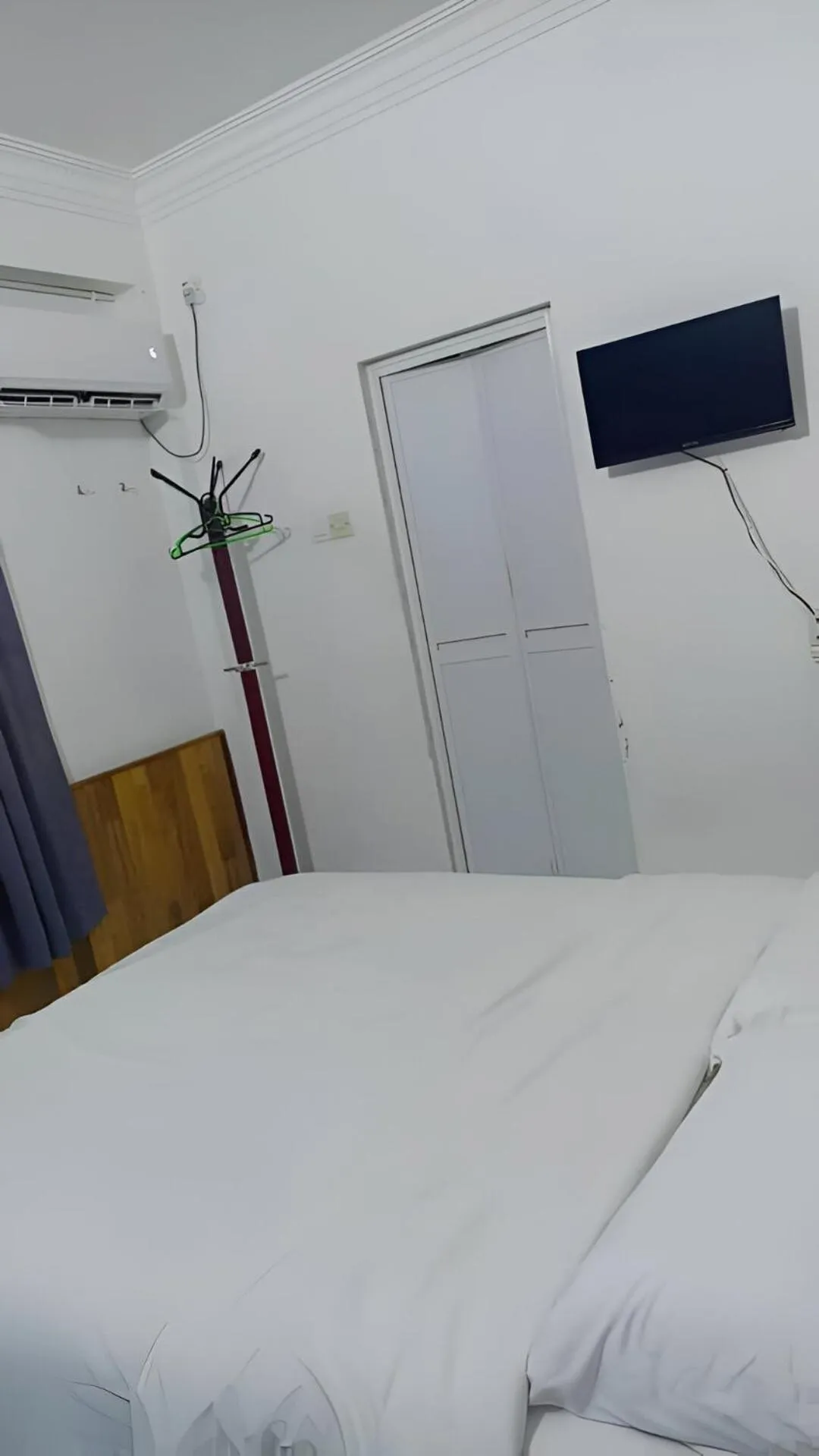 People, Bed in 69 Hotel