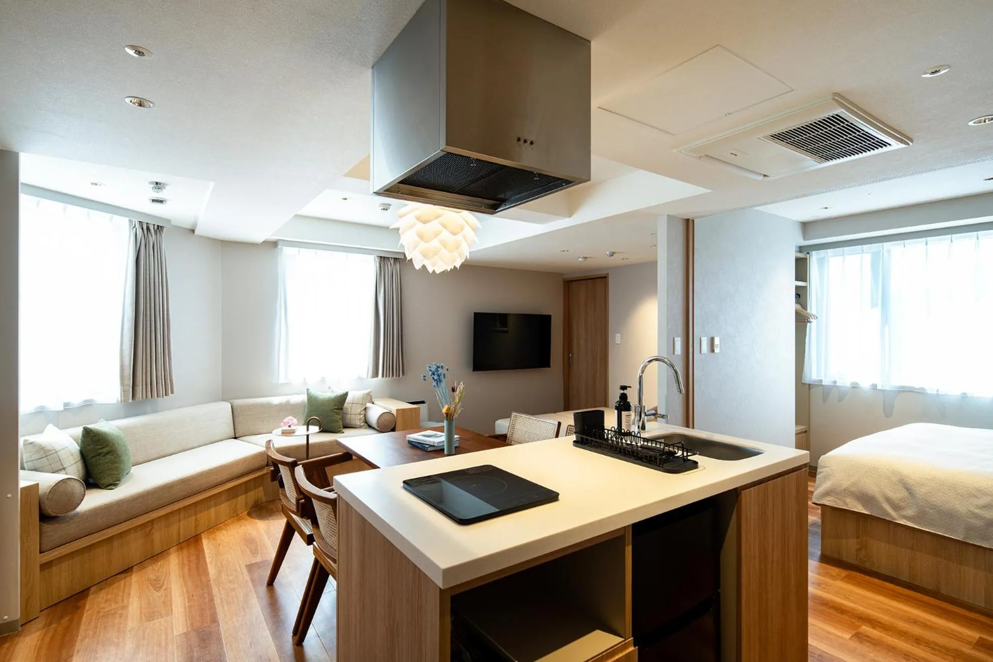 Kitchen or kitchenette, Bed in Section L Shimbashi West