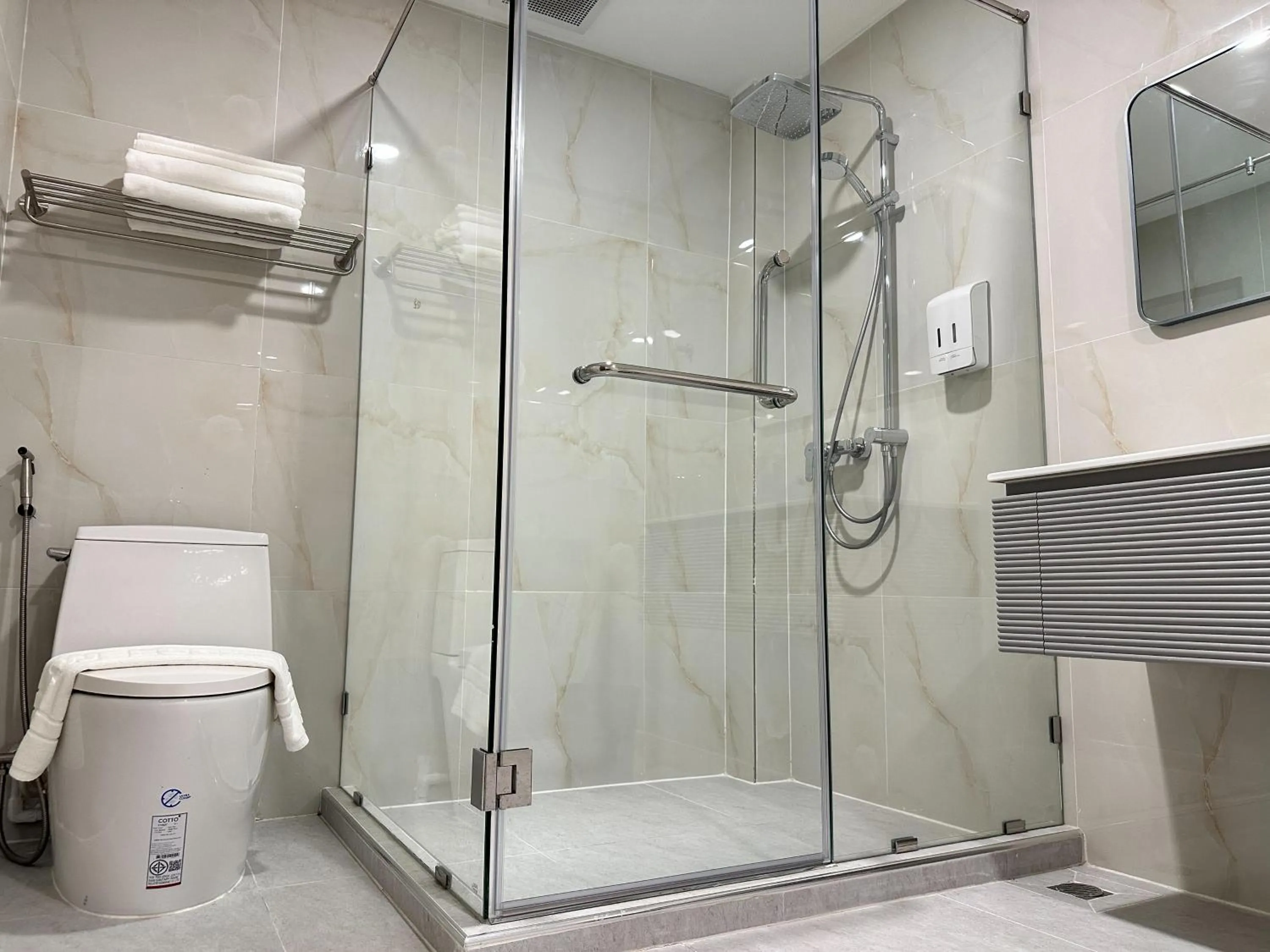 Shower in Winston Hotel