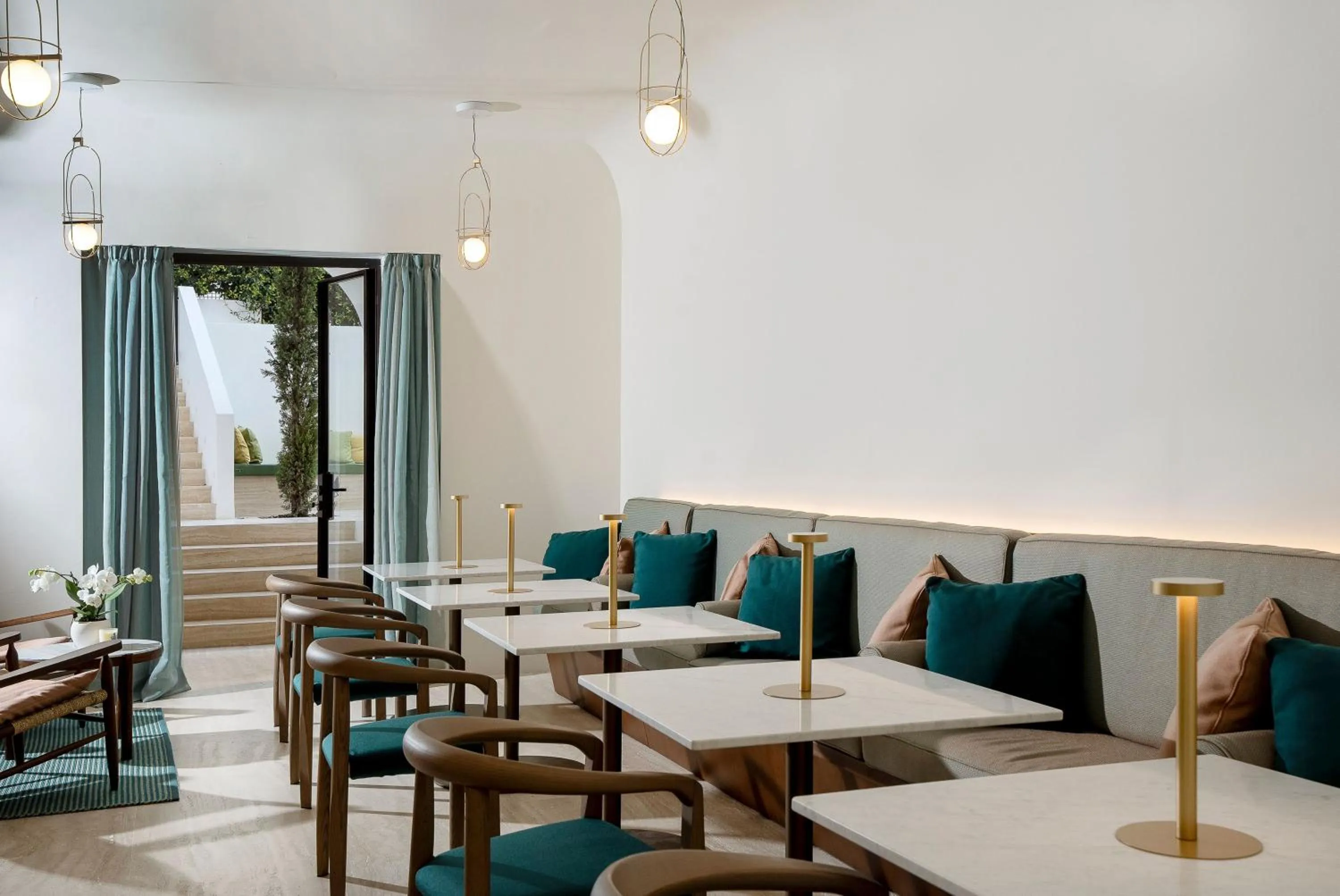 Restaurant/places to eat in Villa Certosa