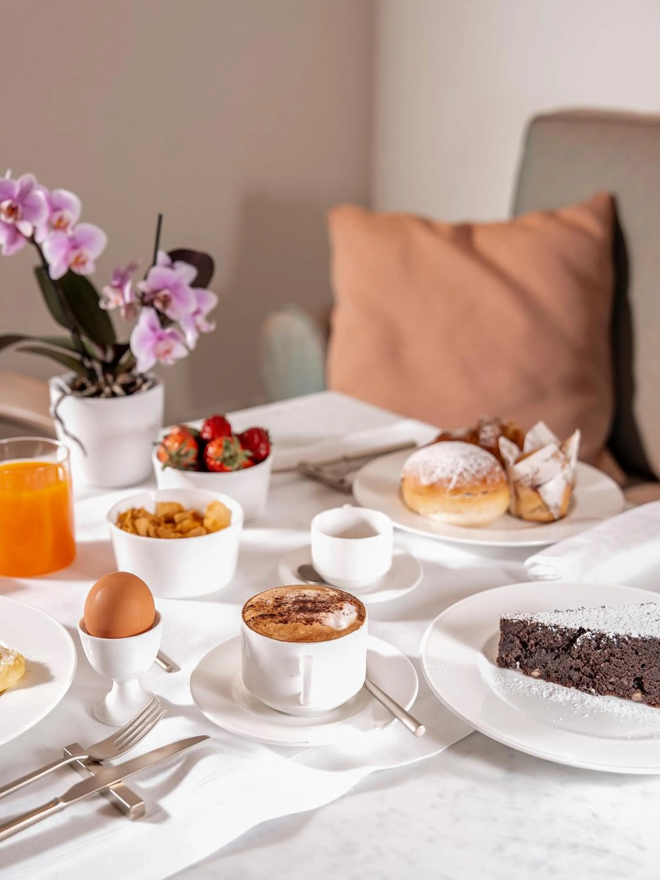 Breakfast in Villa Certosa