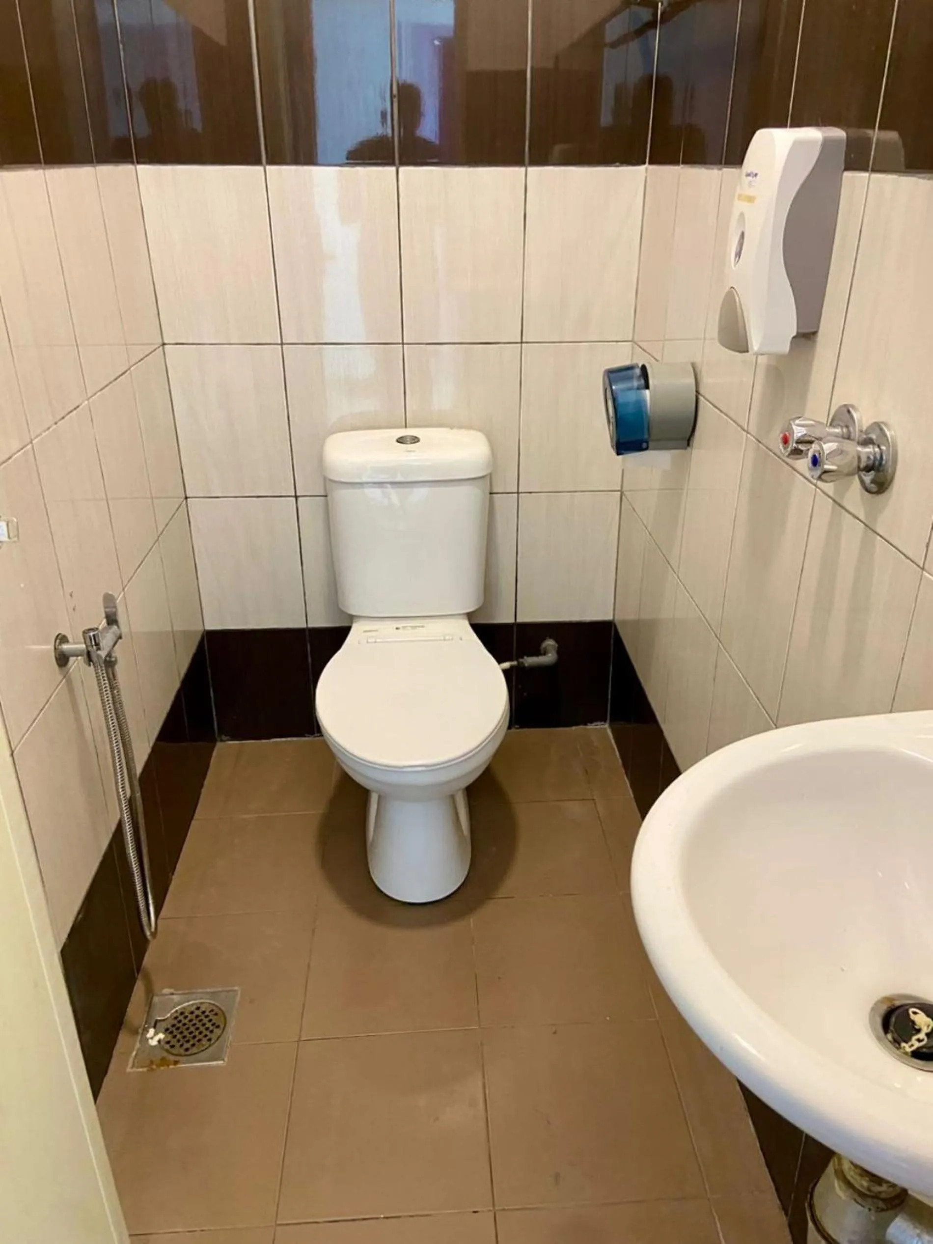 Toilet in Lavender Riverside Hotel