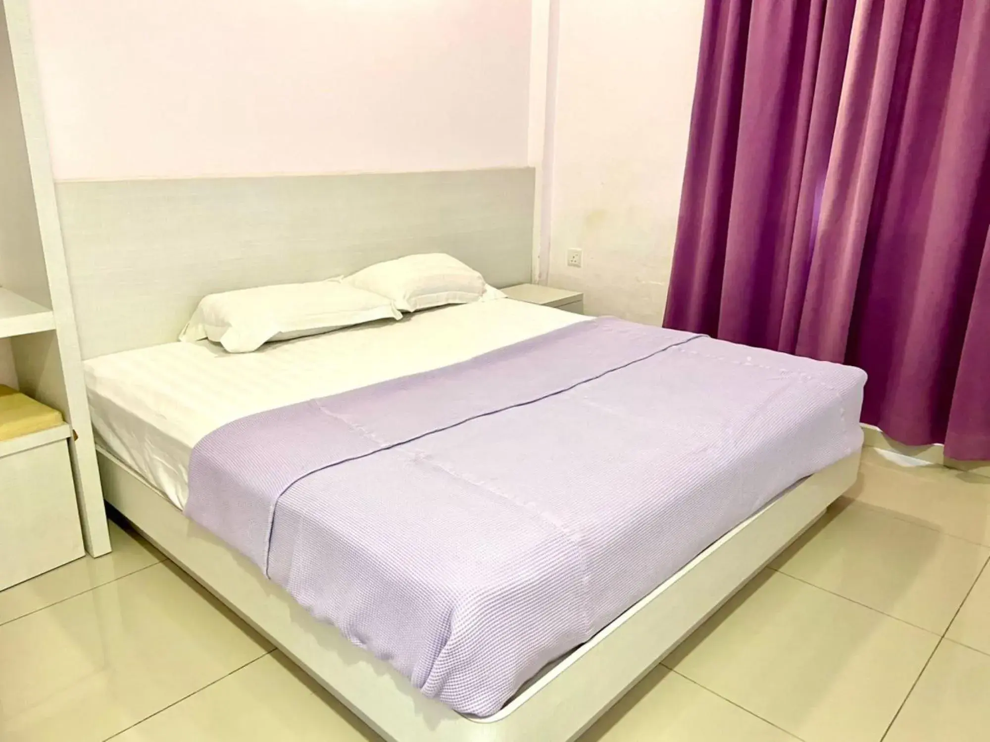 Bed in Lavender Riverside Hotel Bed in Lavender Riverside Hotel