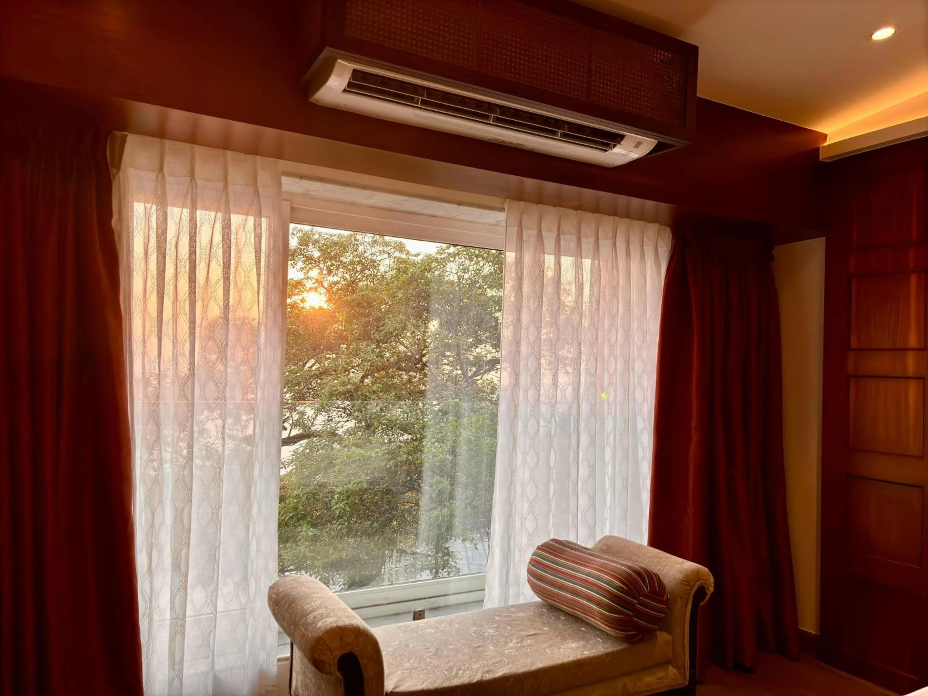 Seating area in Fountain, Mahabaleshwar - IHCL SeleQtions