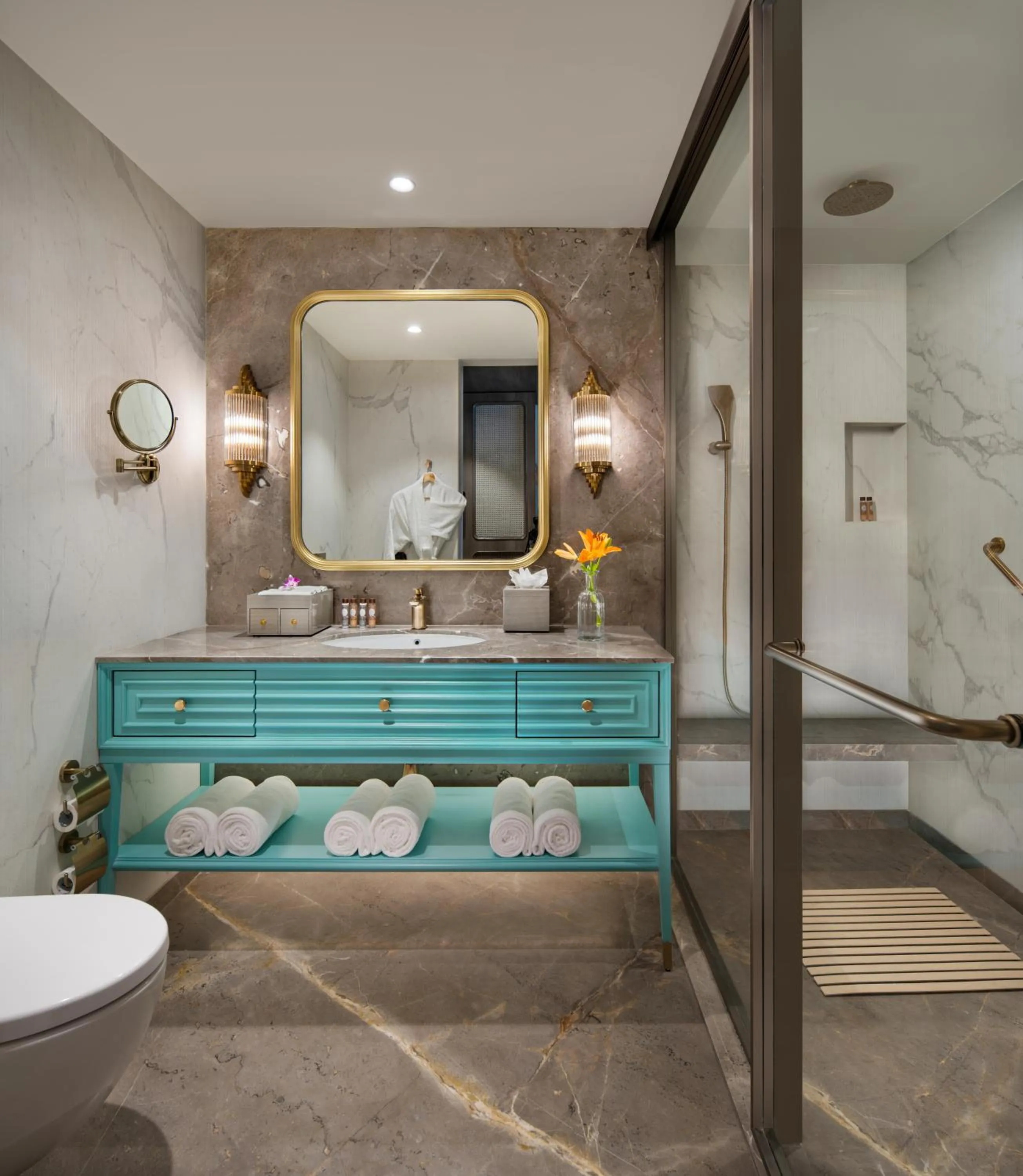 Shower in Fountain, Mahabaleshwar - IHCL SeleQtions